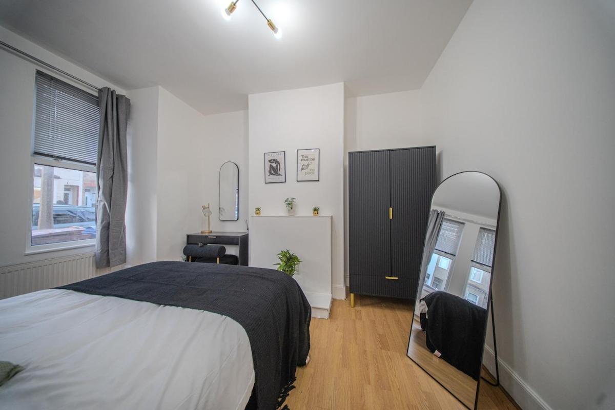 The Hampden House - Sleeps 7