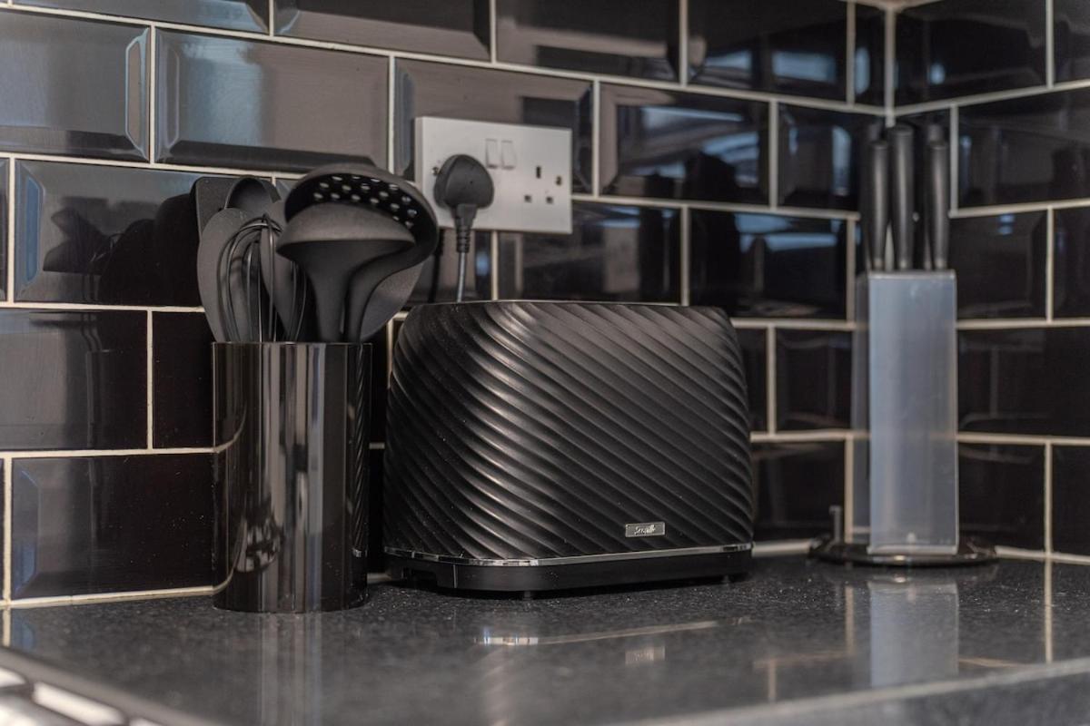 The Hampden House - Sleeps 7