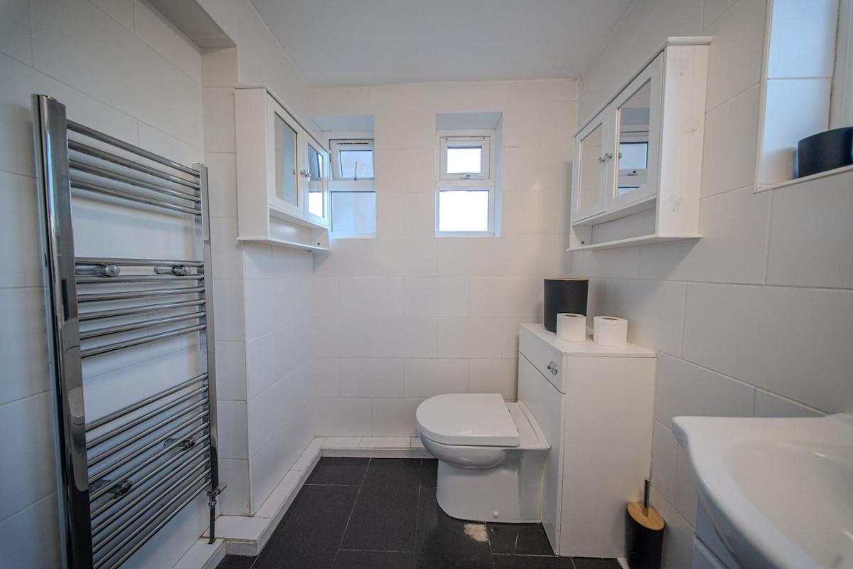 The Hampden House - Sleeps 7