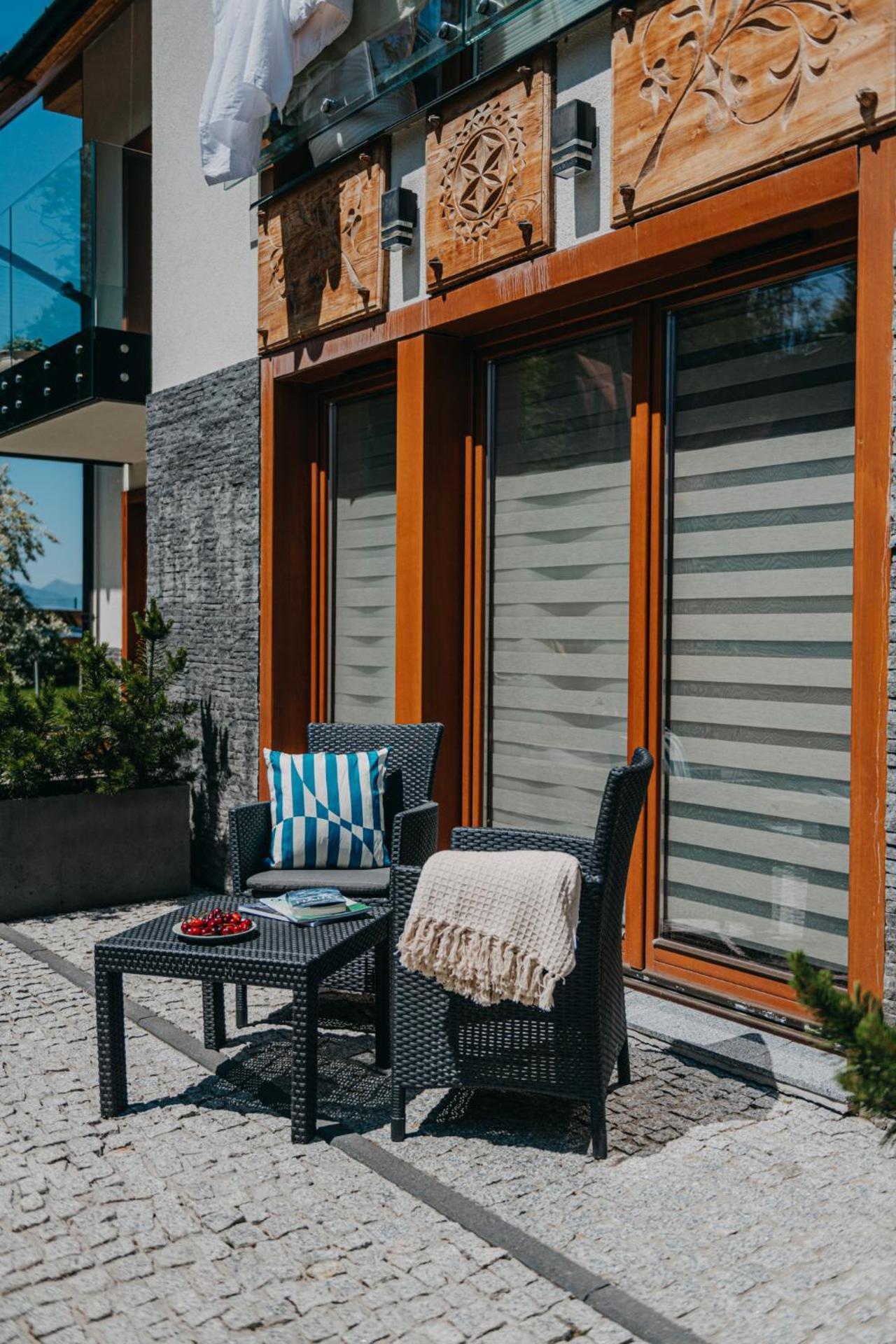 ZAKOZNAMI- Willa WYWCZAS