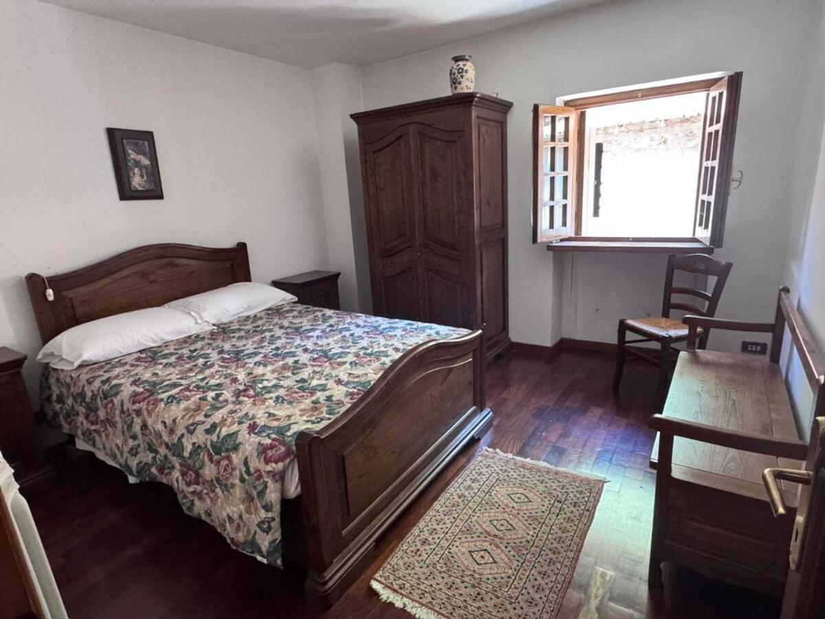 Casetta con camino in centro