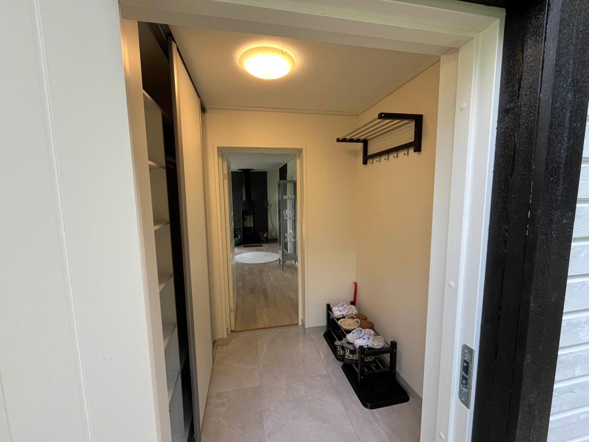 Modern Lakeside Hideaway