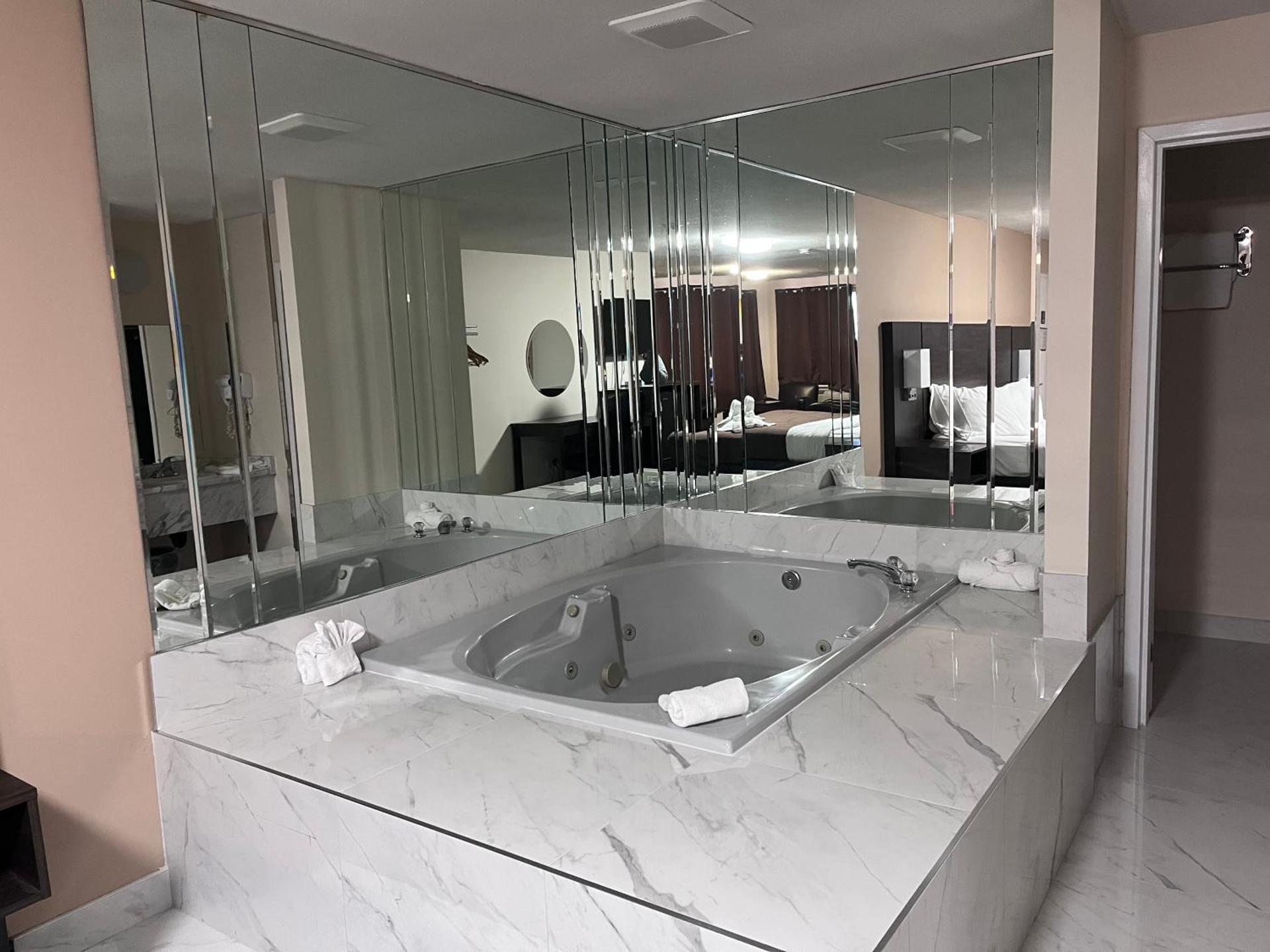 Falls Lodge & Suites