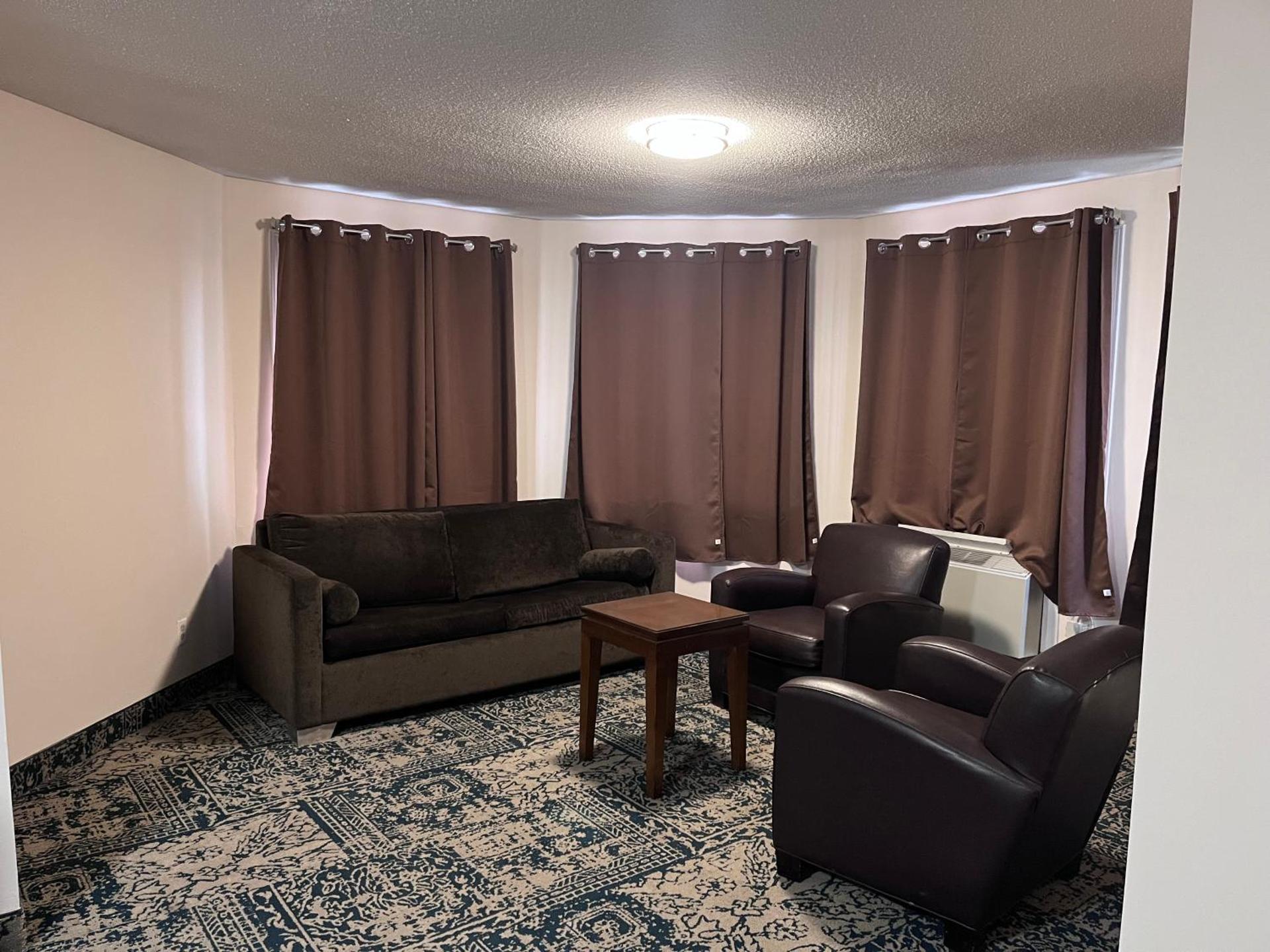 Falls Lodge & Suites