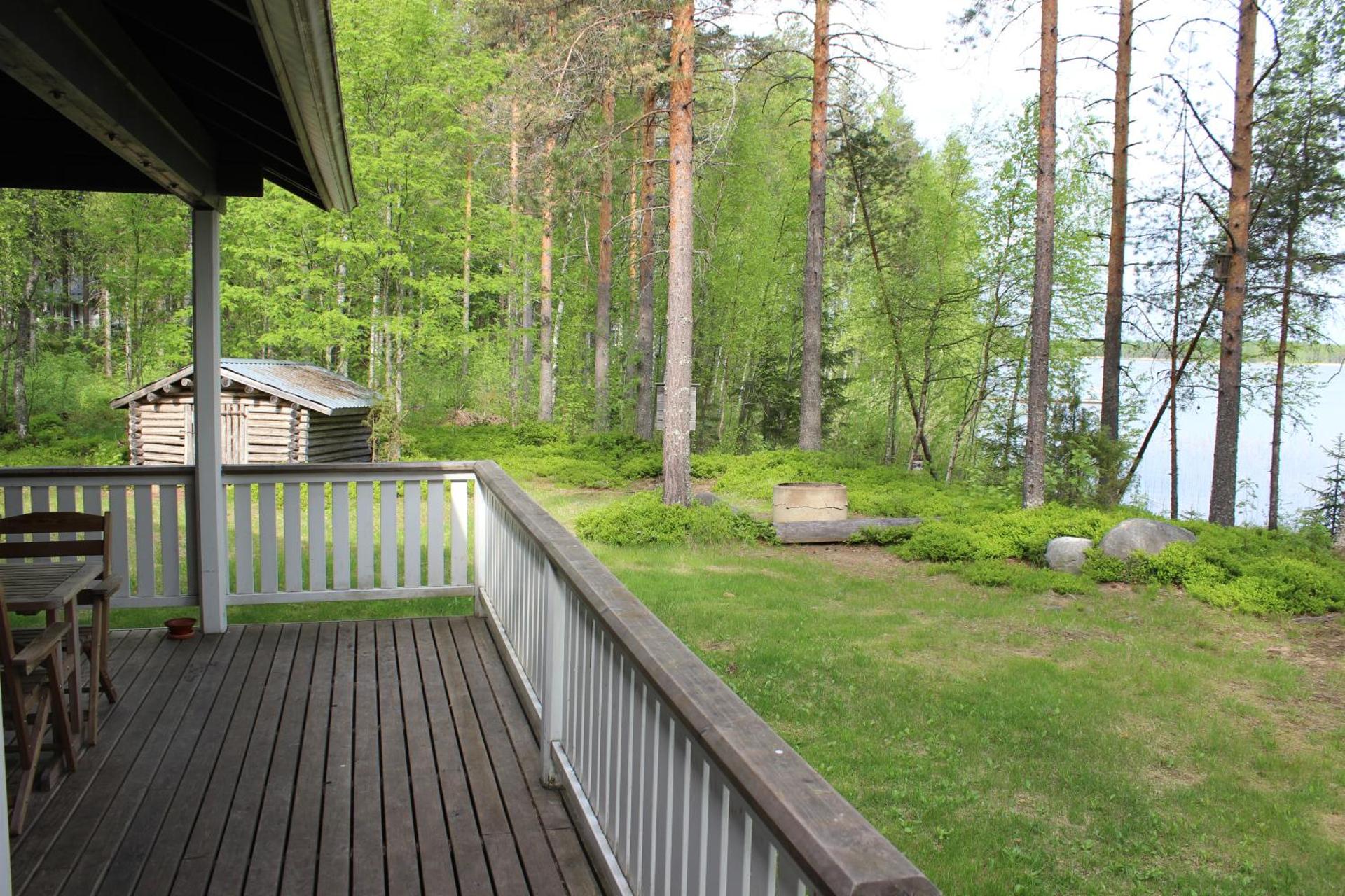 Large Two-Bedroom Cottage with Sauna and Private Shore