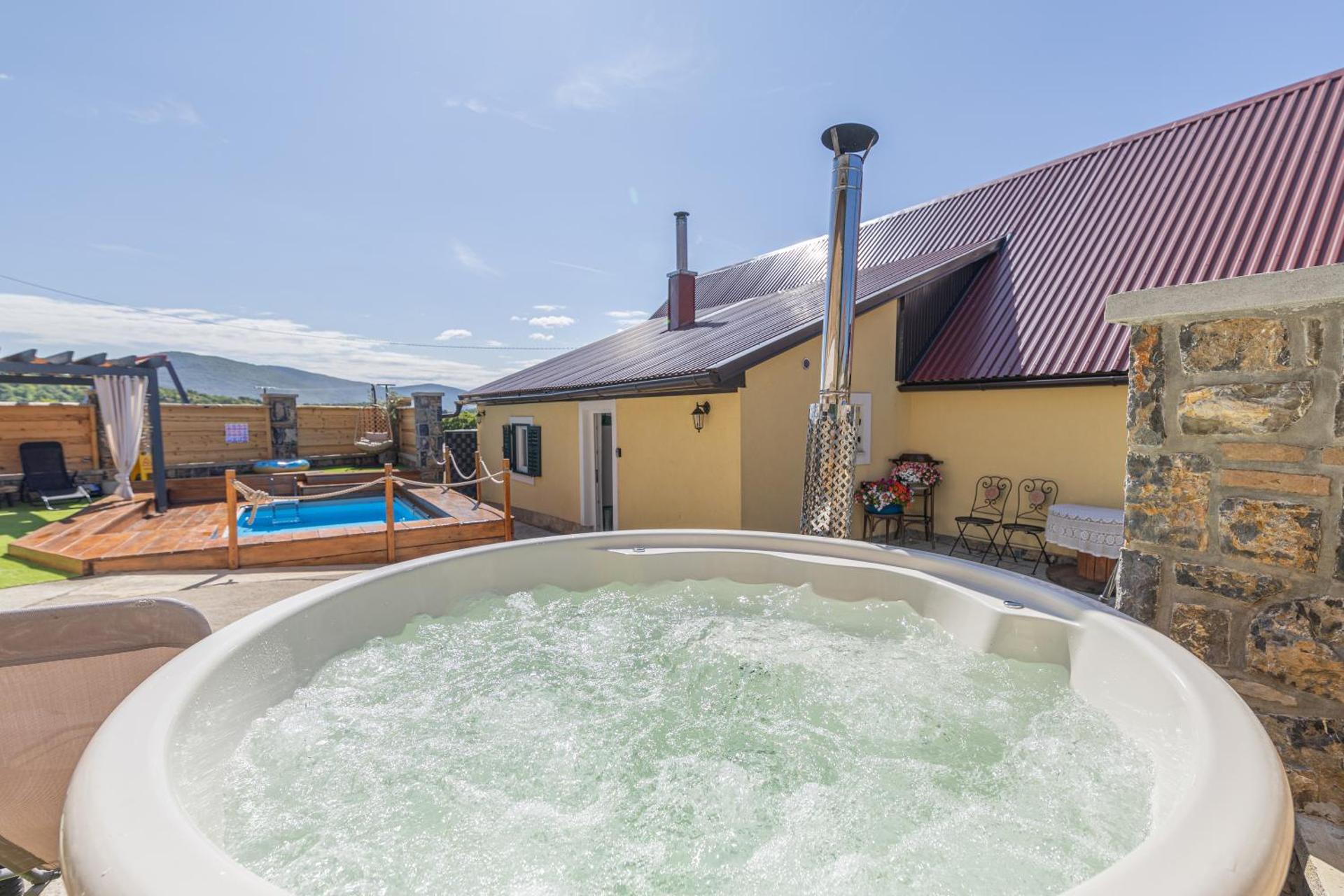 Old house Rustica with pool, jacuzzi and tavern - Valincic