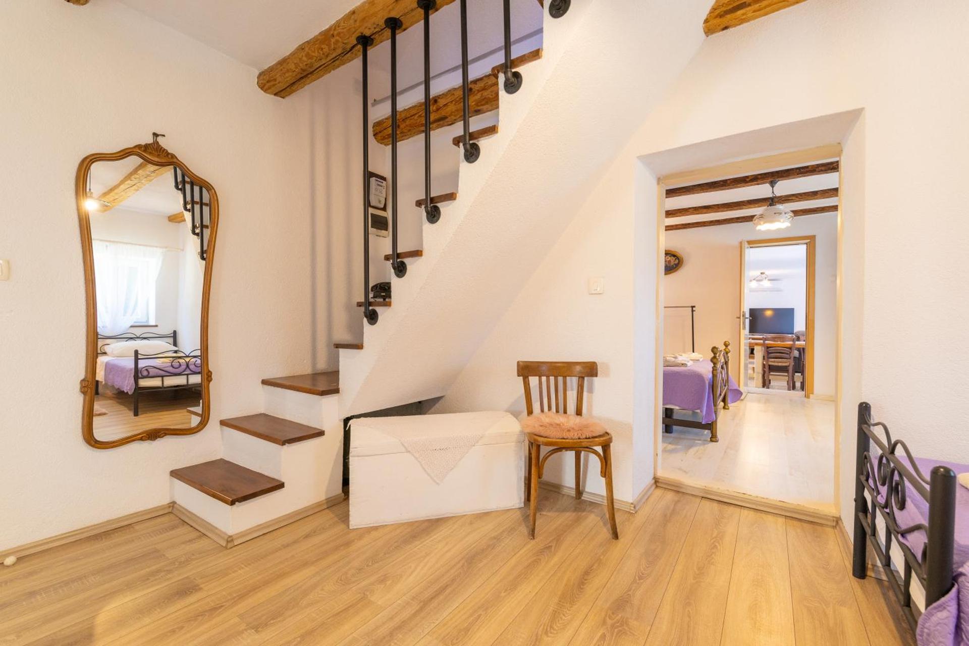 Old house Rustica with pool, jacuzzi and tavern - Valincic