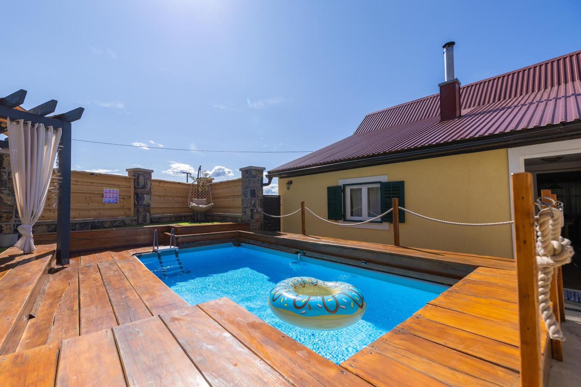 Old house Rustica with pool, jacuzzi and tavern - Valincic