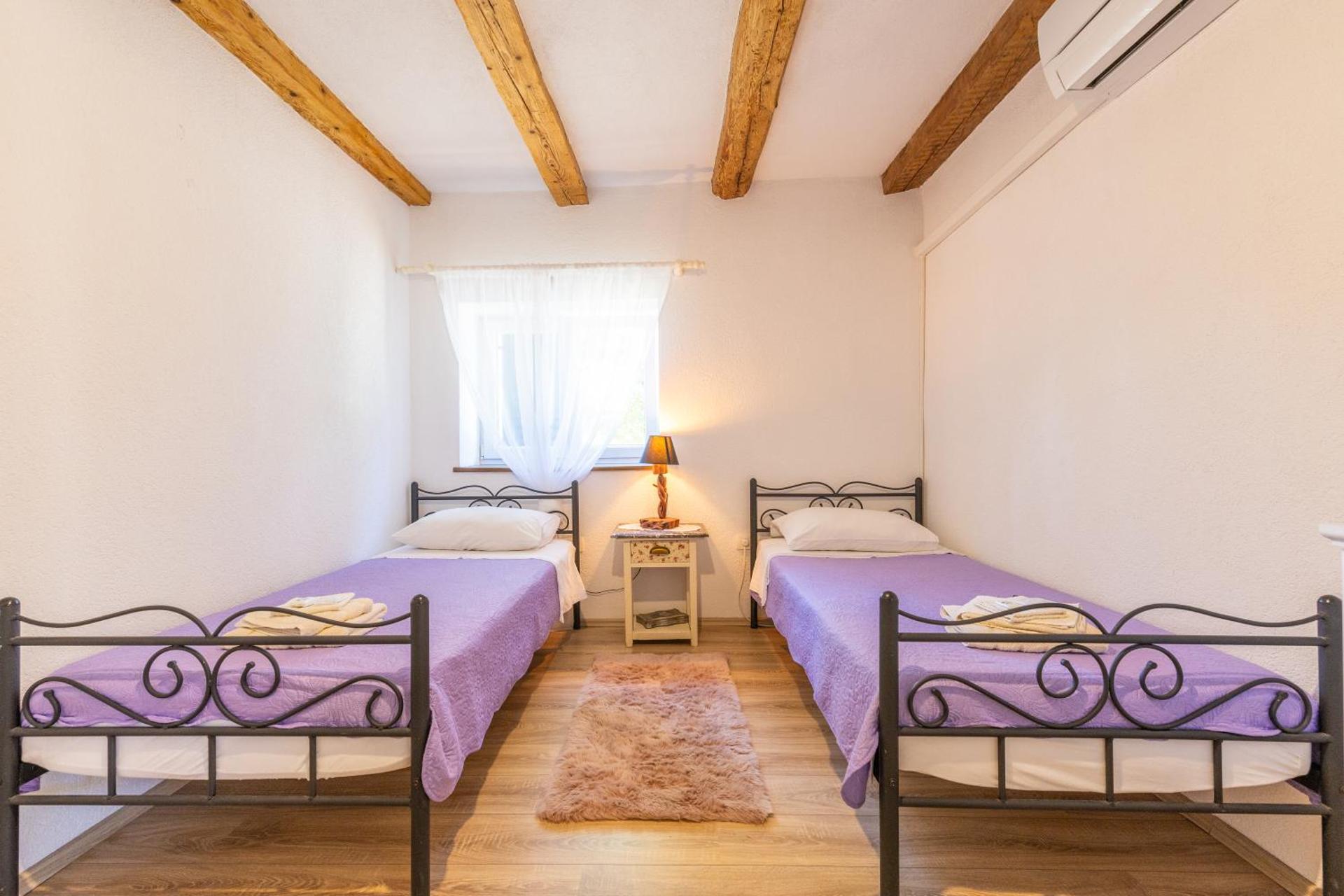 Old house Rustica with pool, jacuzzi and tavern - Valincic