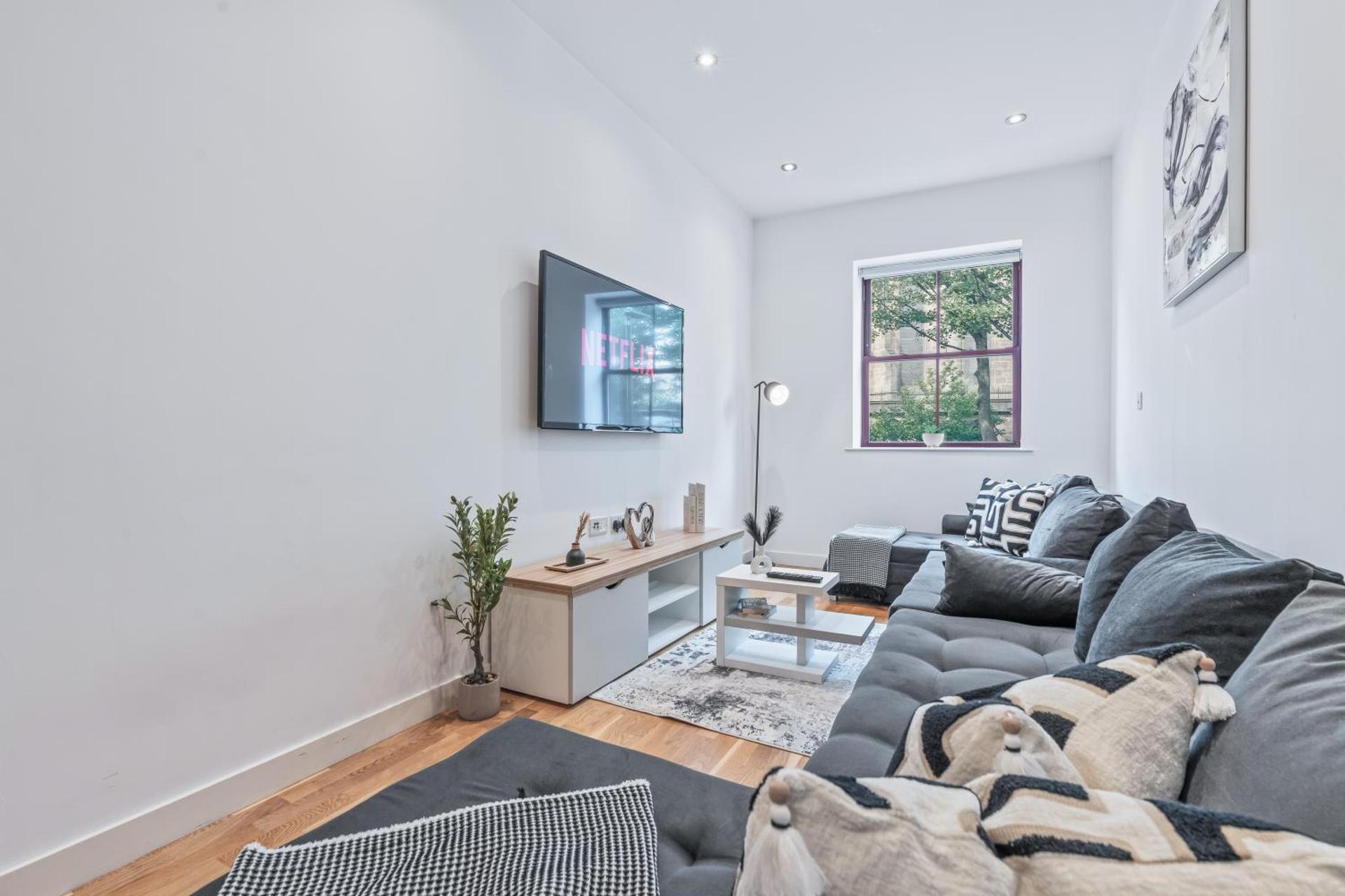 Modern Leeds city centre 2BR Apt - Sleep 8