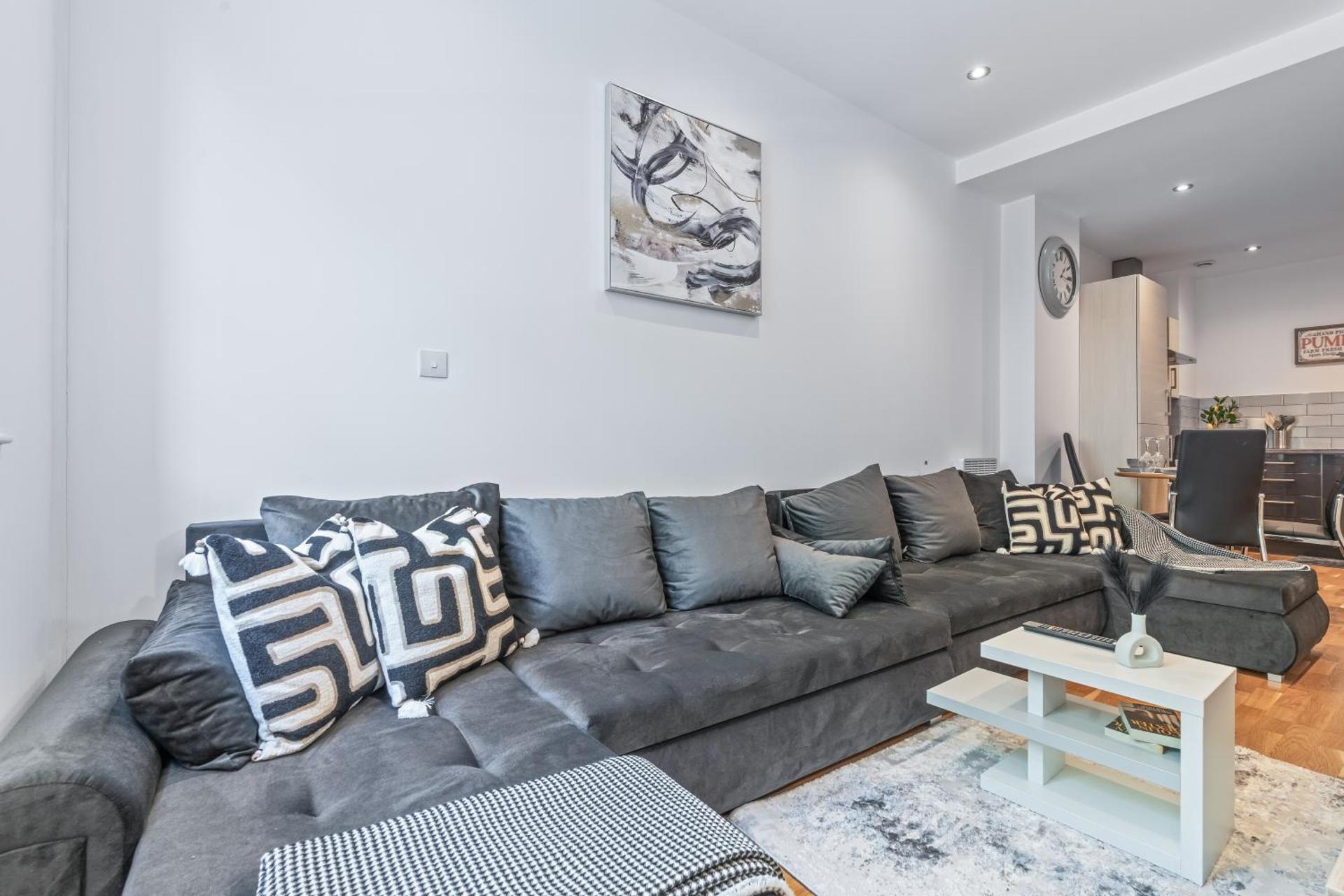 Modern Leeds city centre 2BR Apt - Sleep 8