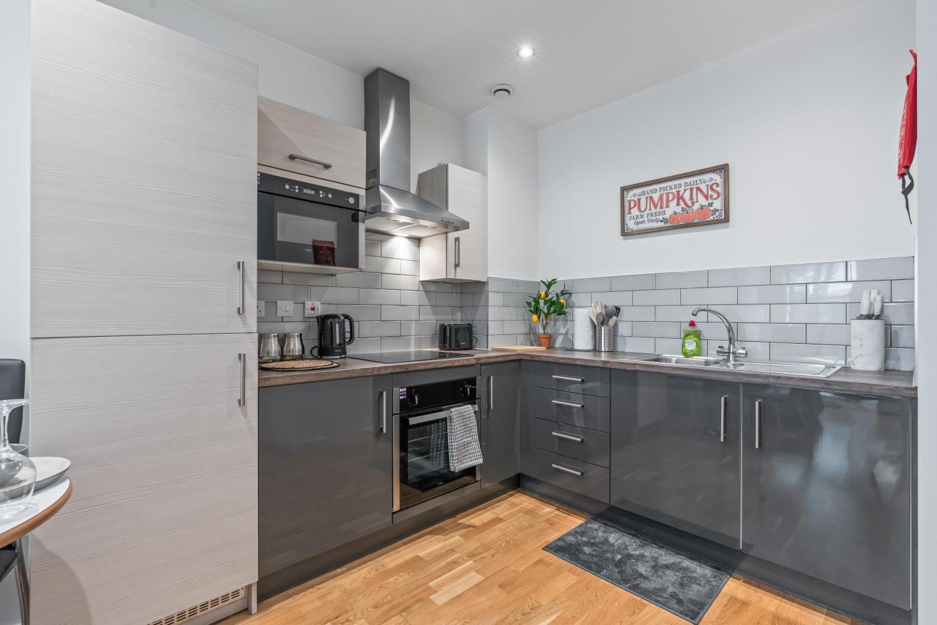 Modern Leeds city centre 2BR Apt - Sleep 8