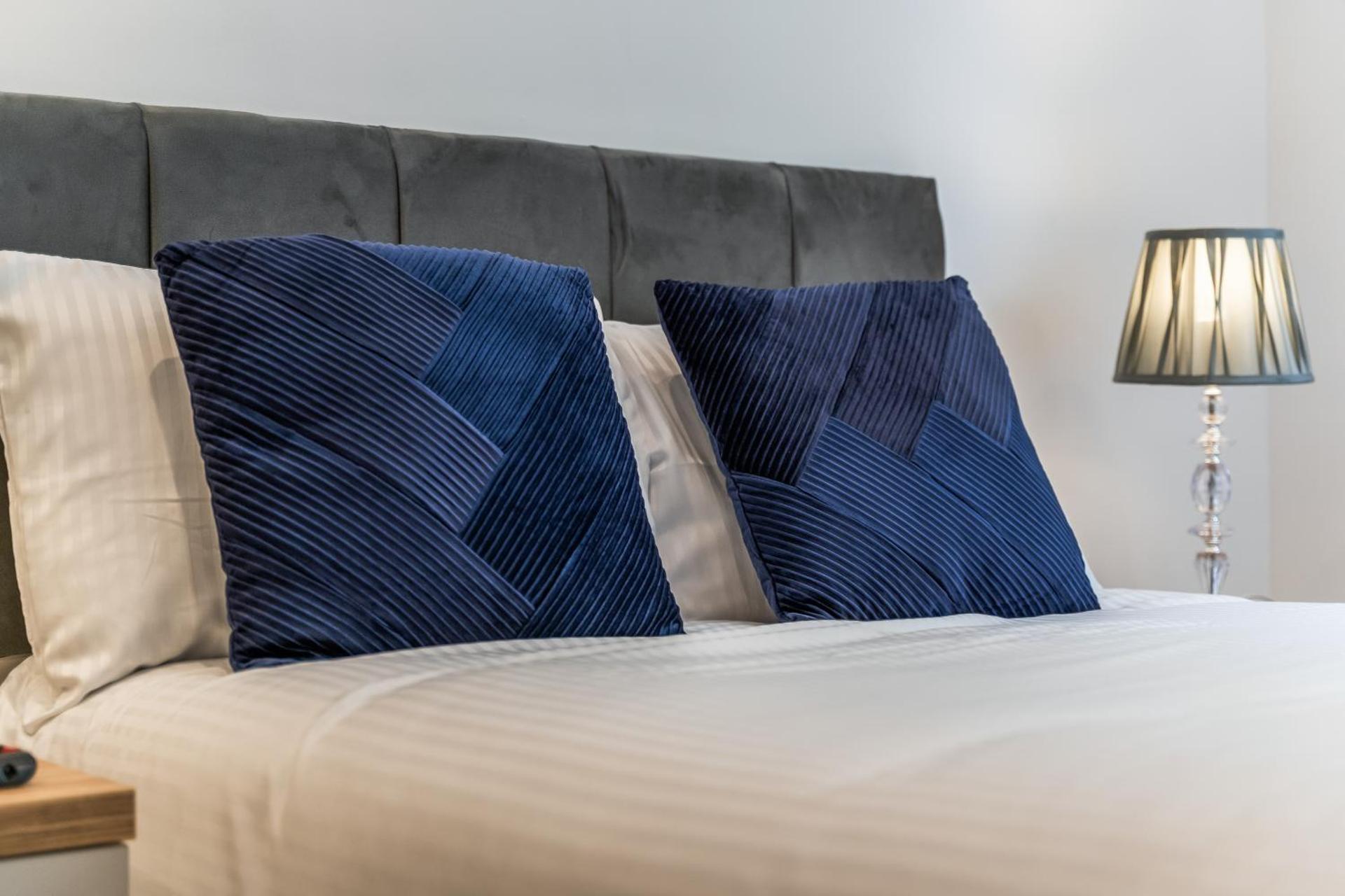 Modern Leeds city centre 2BR Apt - Sleep 8