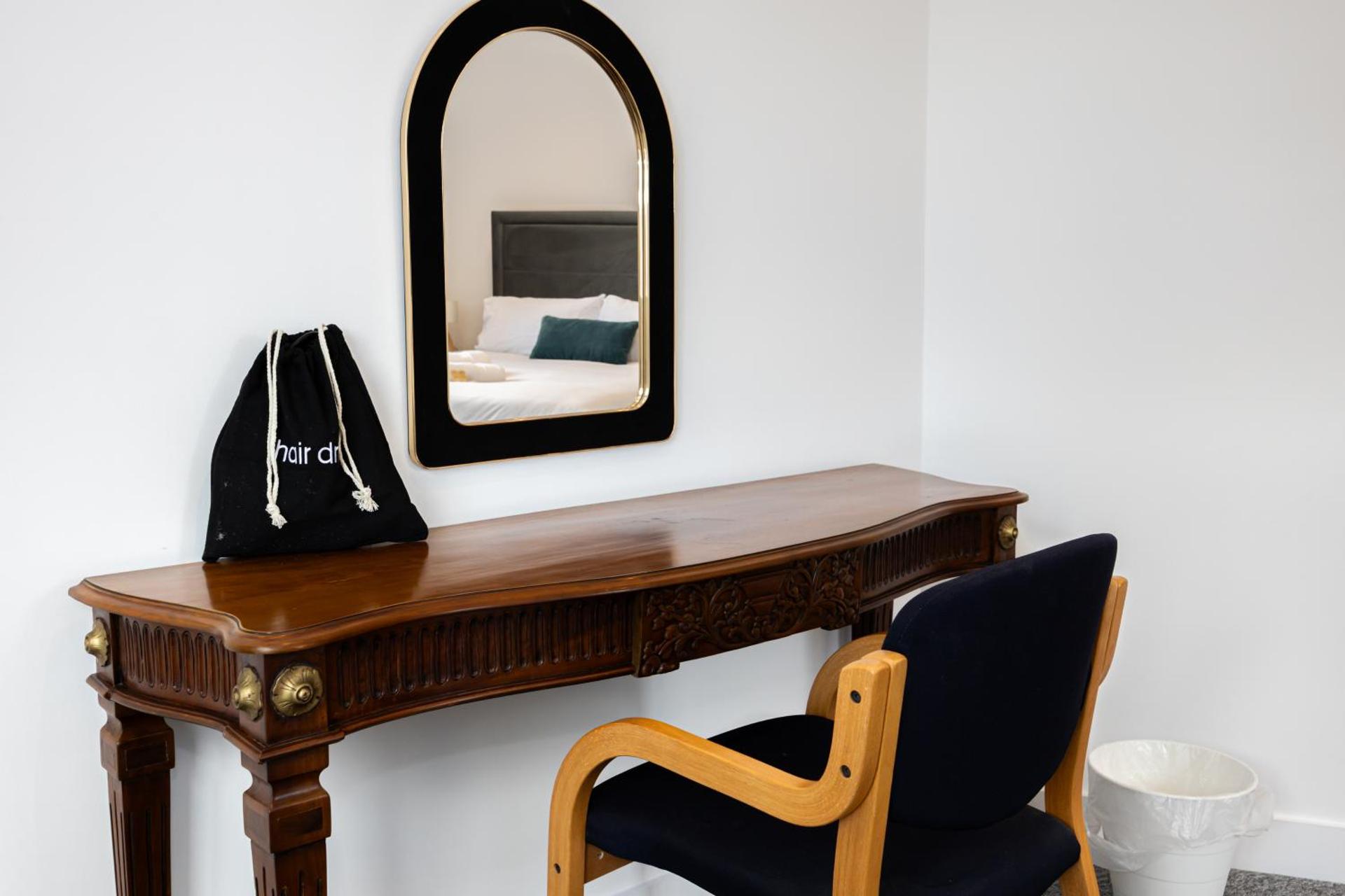 Stanway Apartments- Free Parking