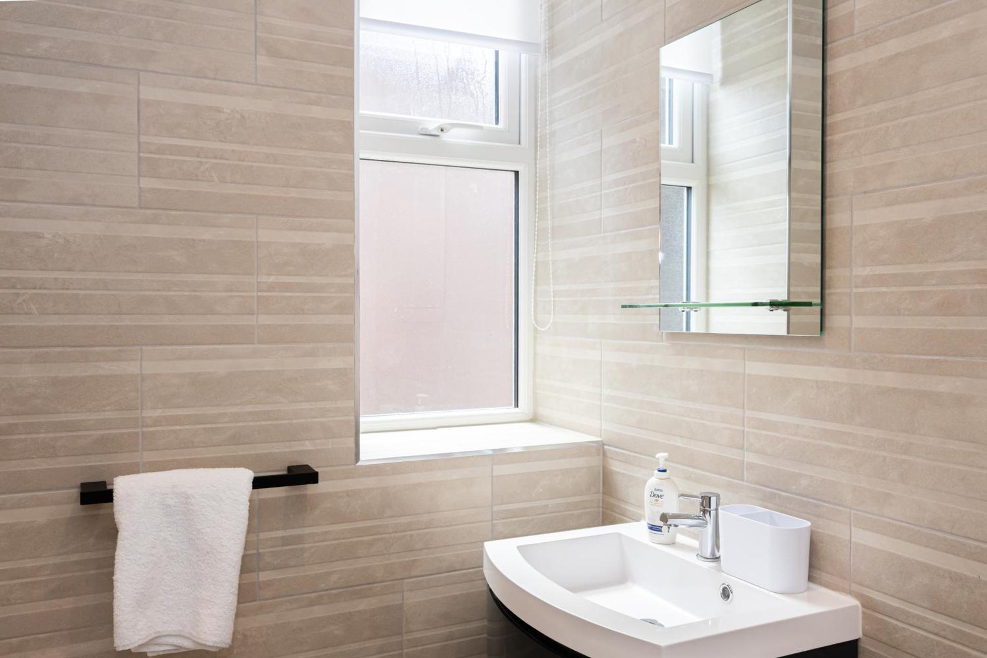 Stanway Apartments- Free Parking