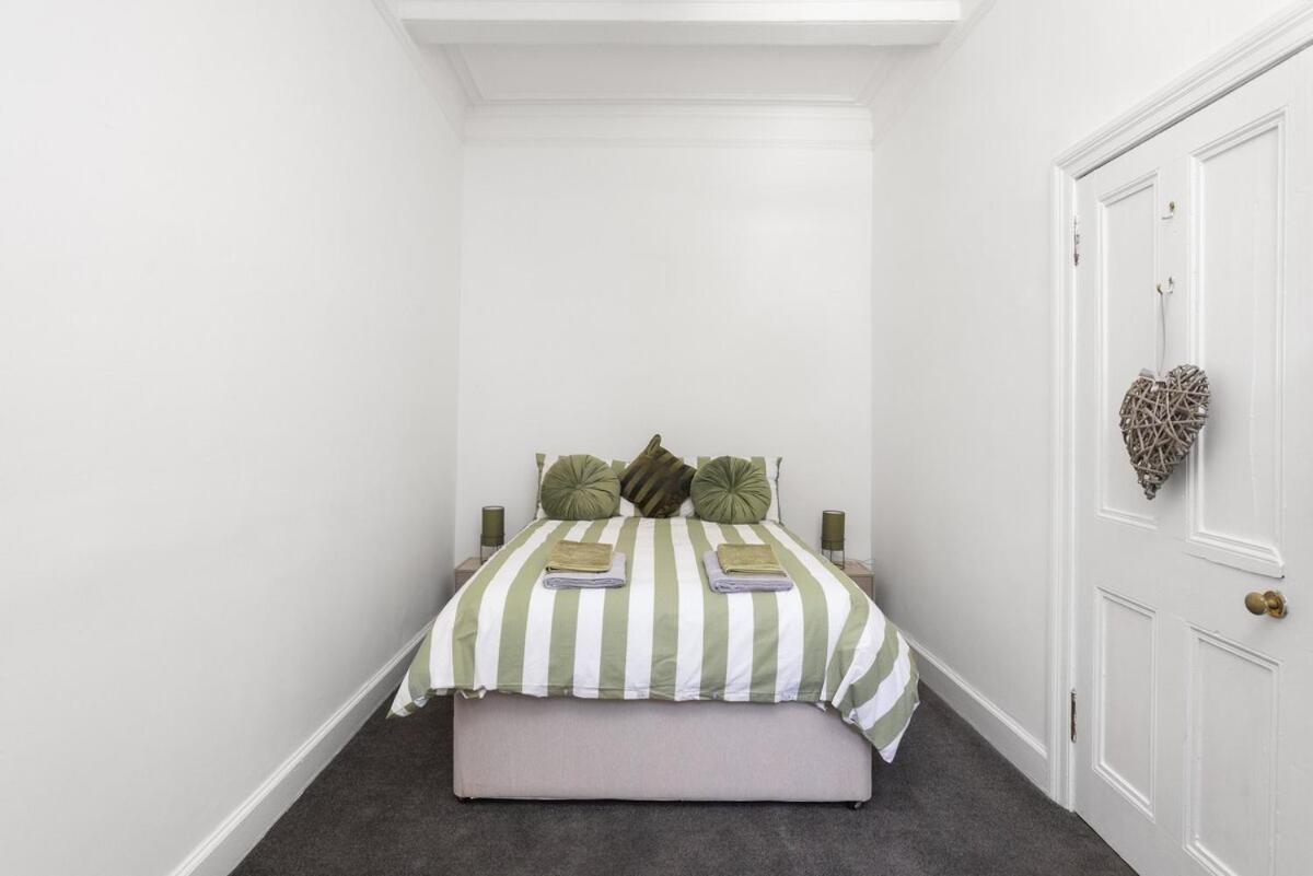 Sleek Canalside Stay in Edinburgh