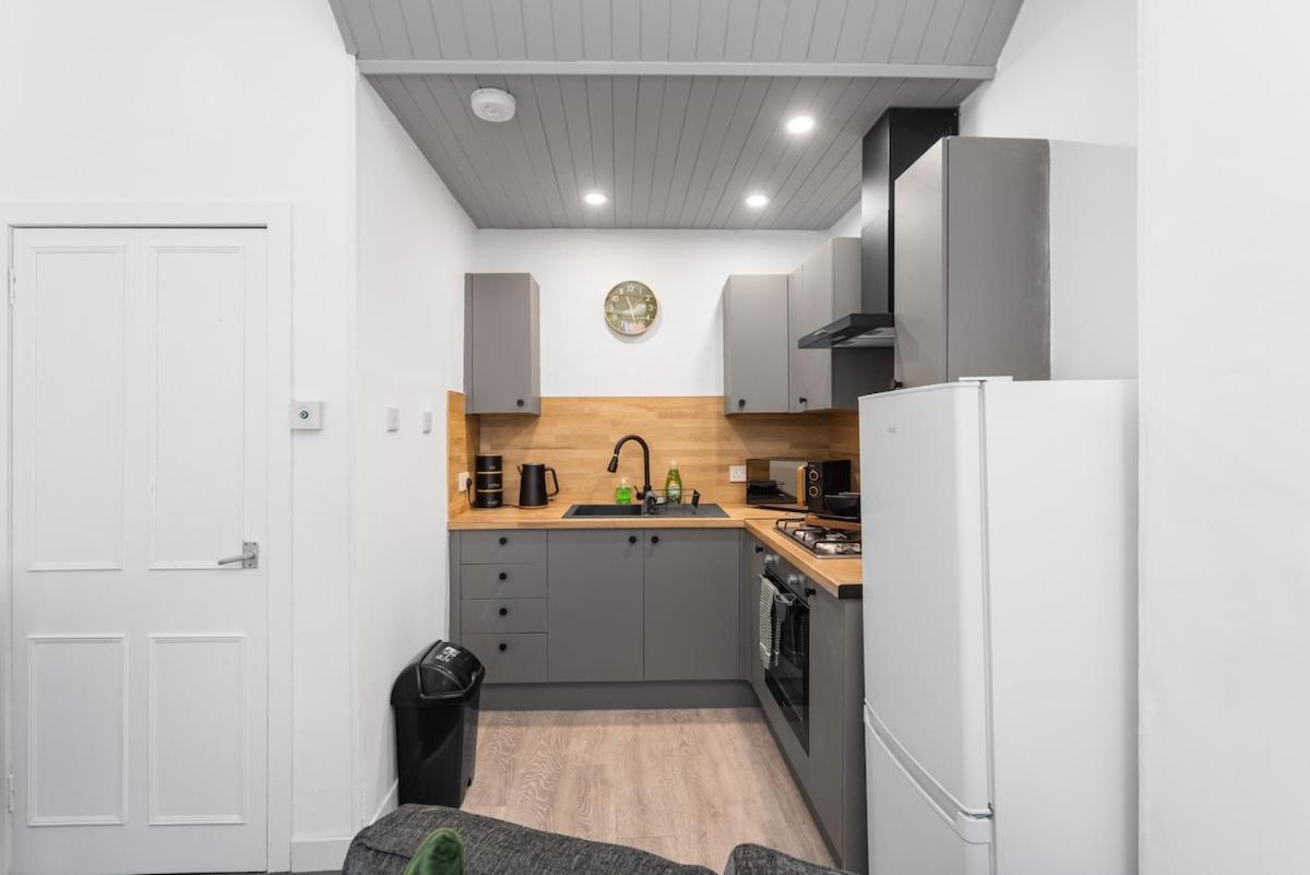 Sleek Canalside Stay in Edinburgh