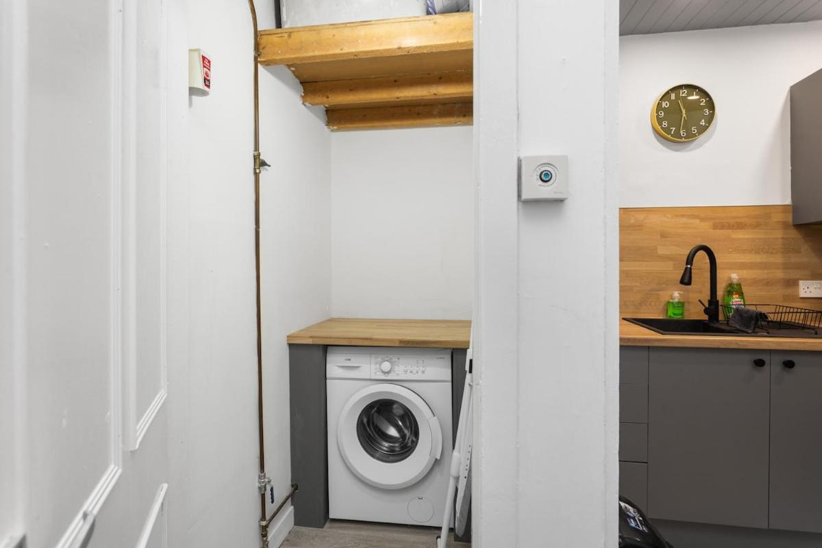 Sleek Canalside Stay in Edinburgh