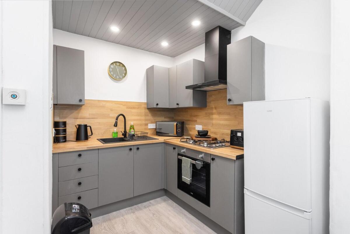 Sleek Canalside Stay in Edinburgh