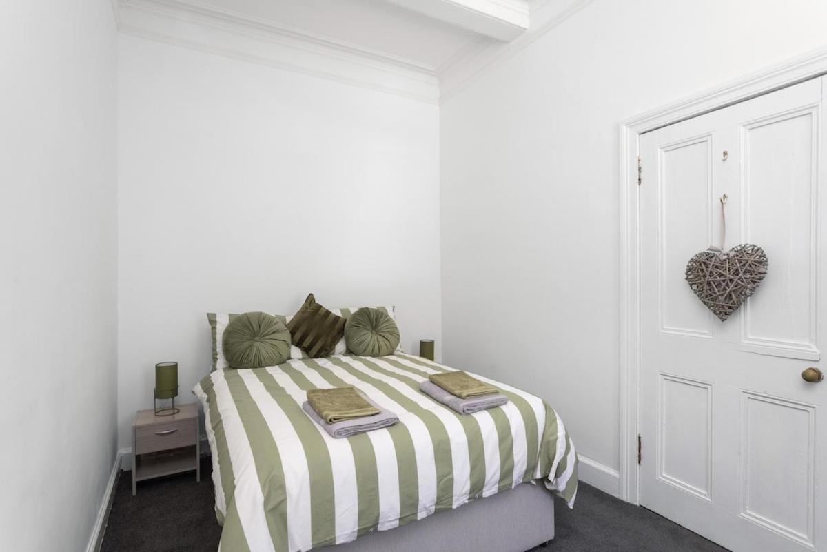 Sleek Canalside Stay in Edinburgh