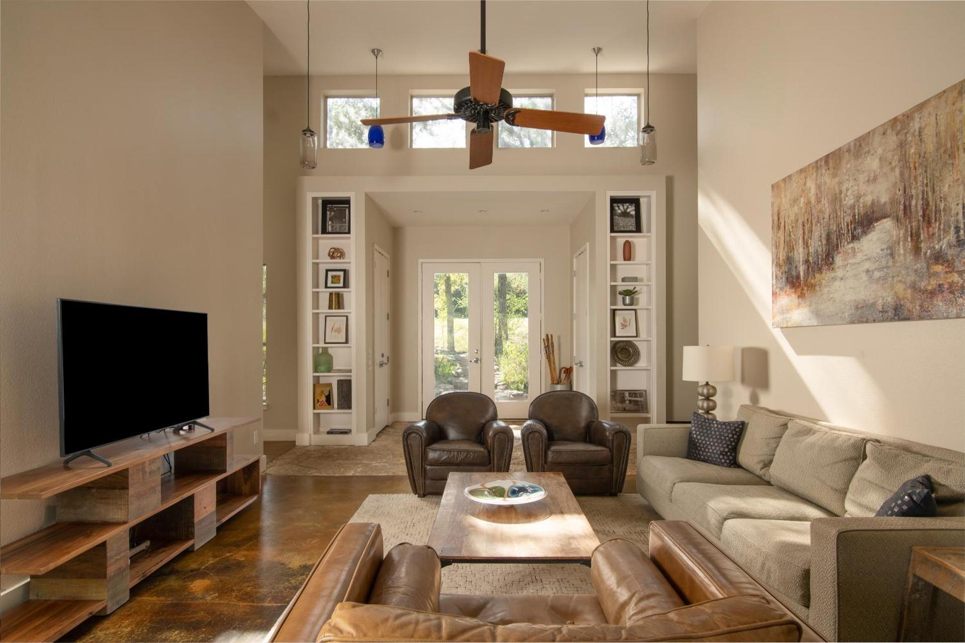 Communal lounge/ TV room