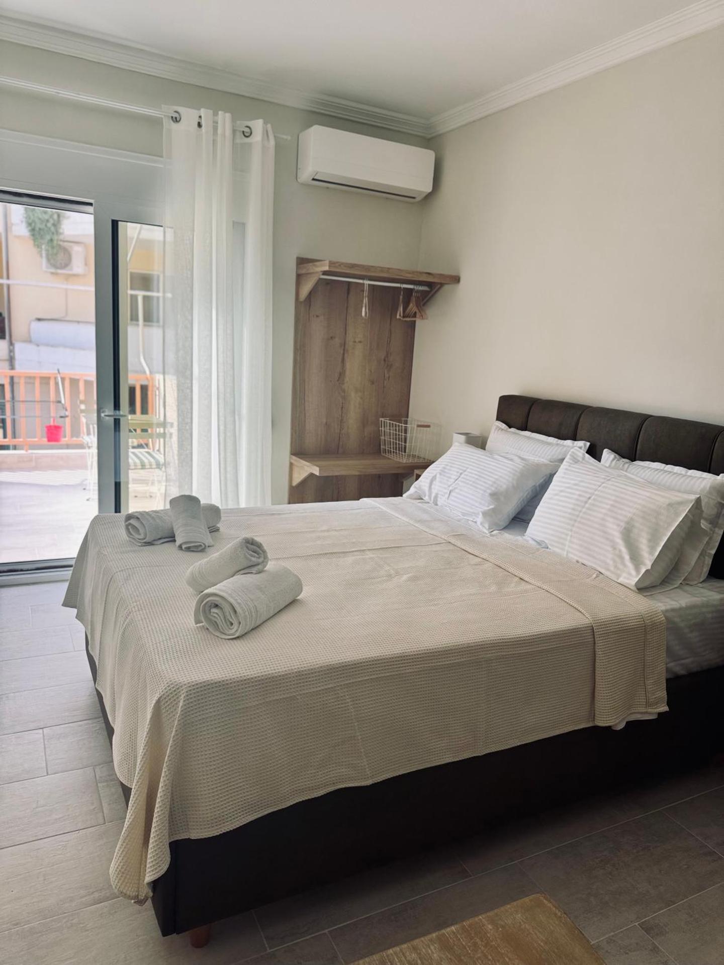 All Season - Winter Room