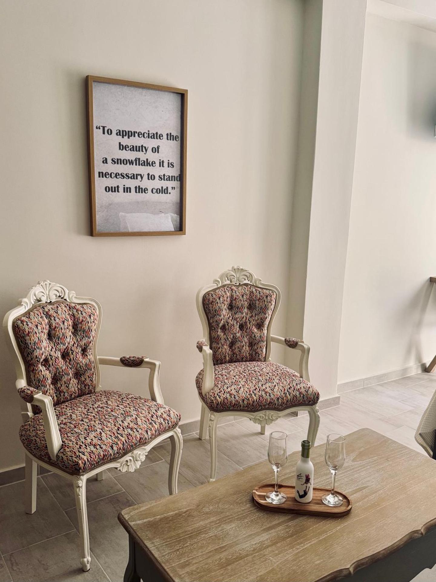 All Season - Winter Room