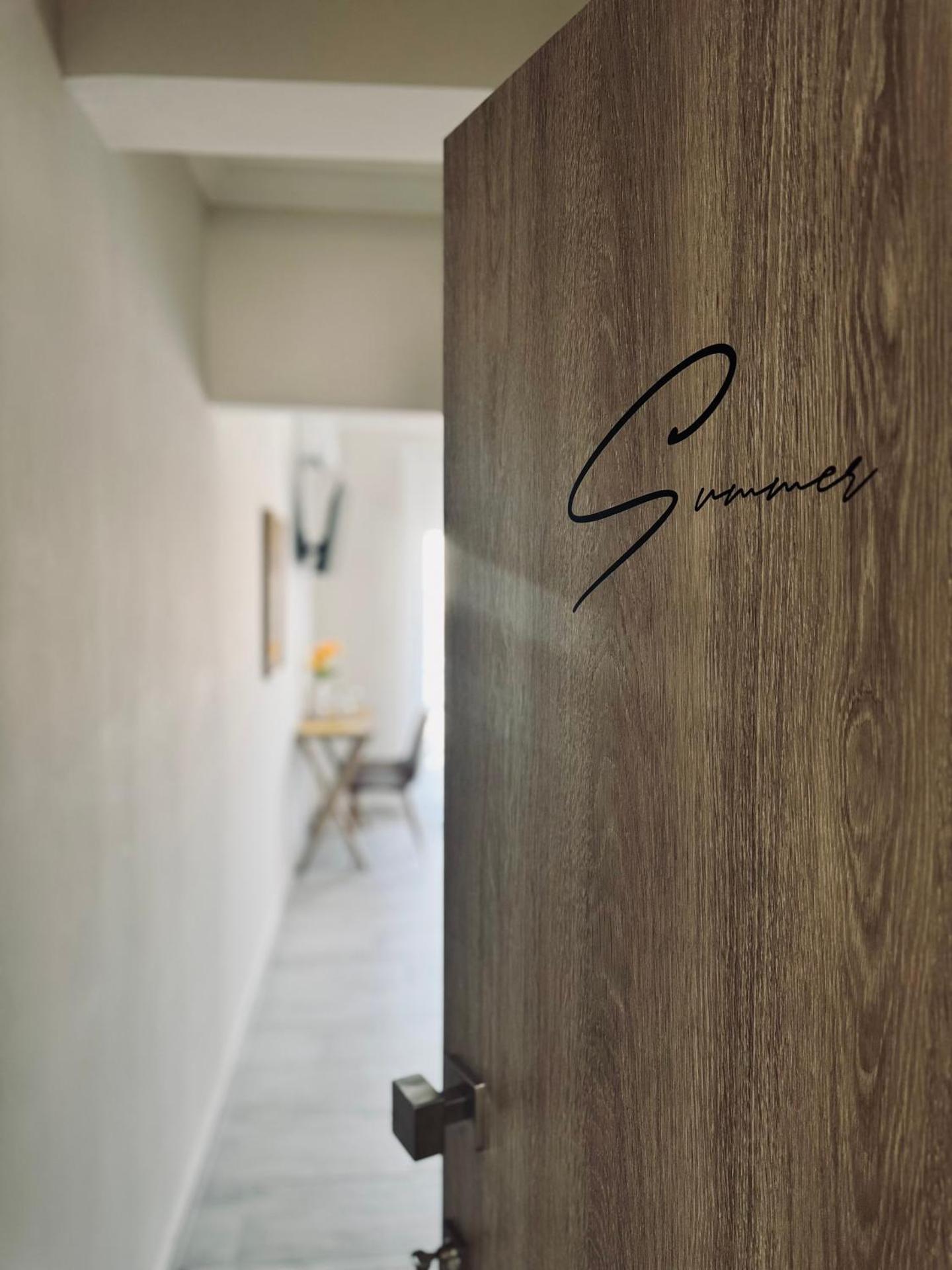 All Season - Summer Room