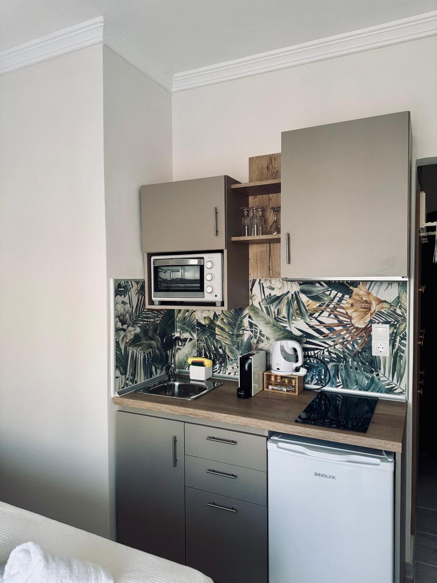 All Season - Summer Room