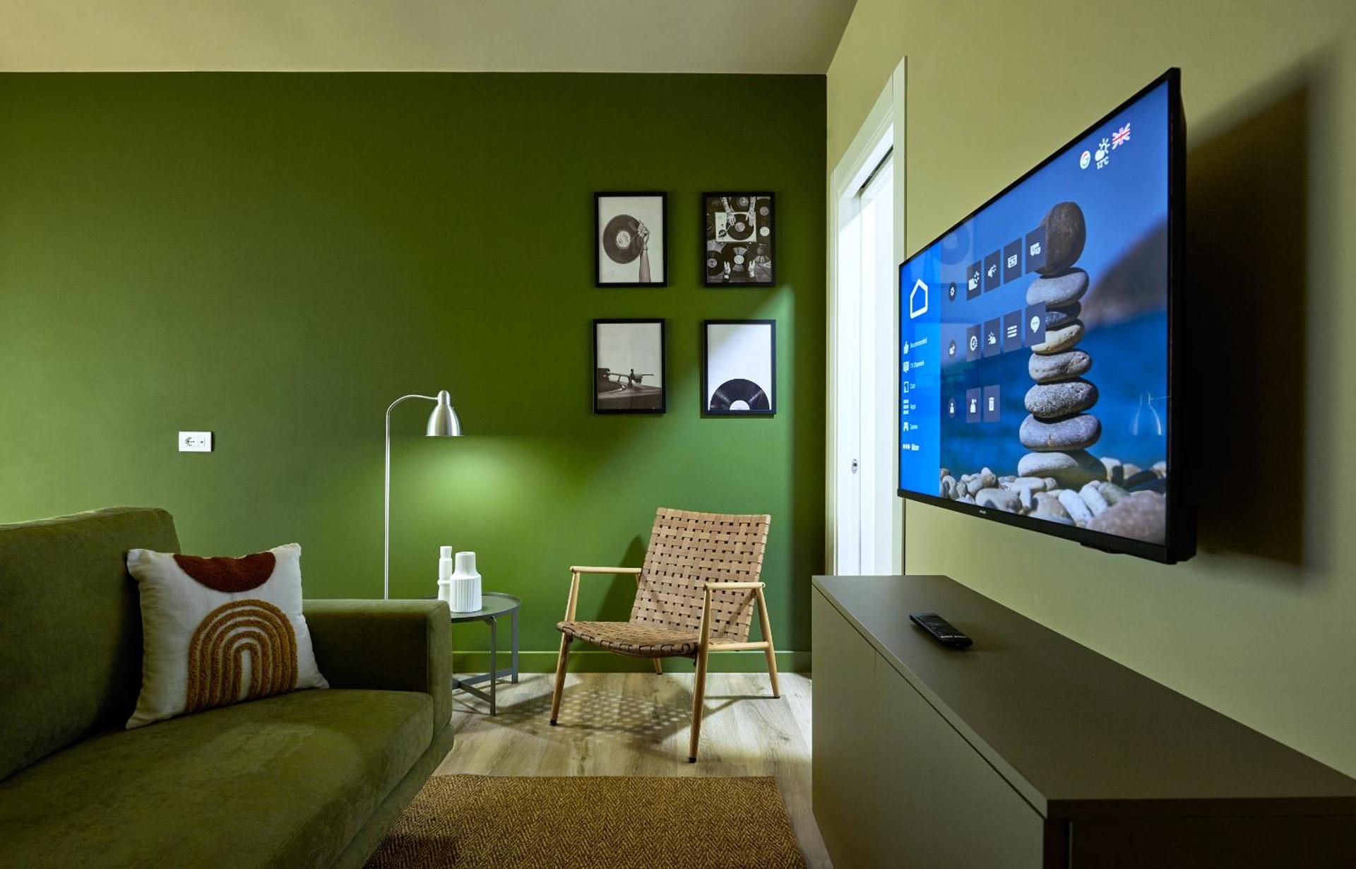 Communal lounge/ TV room