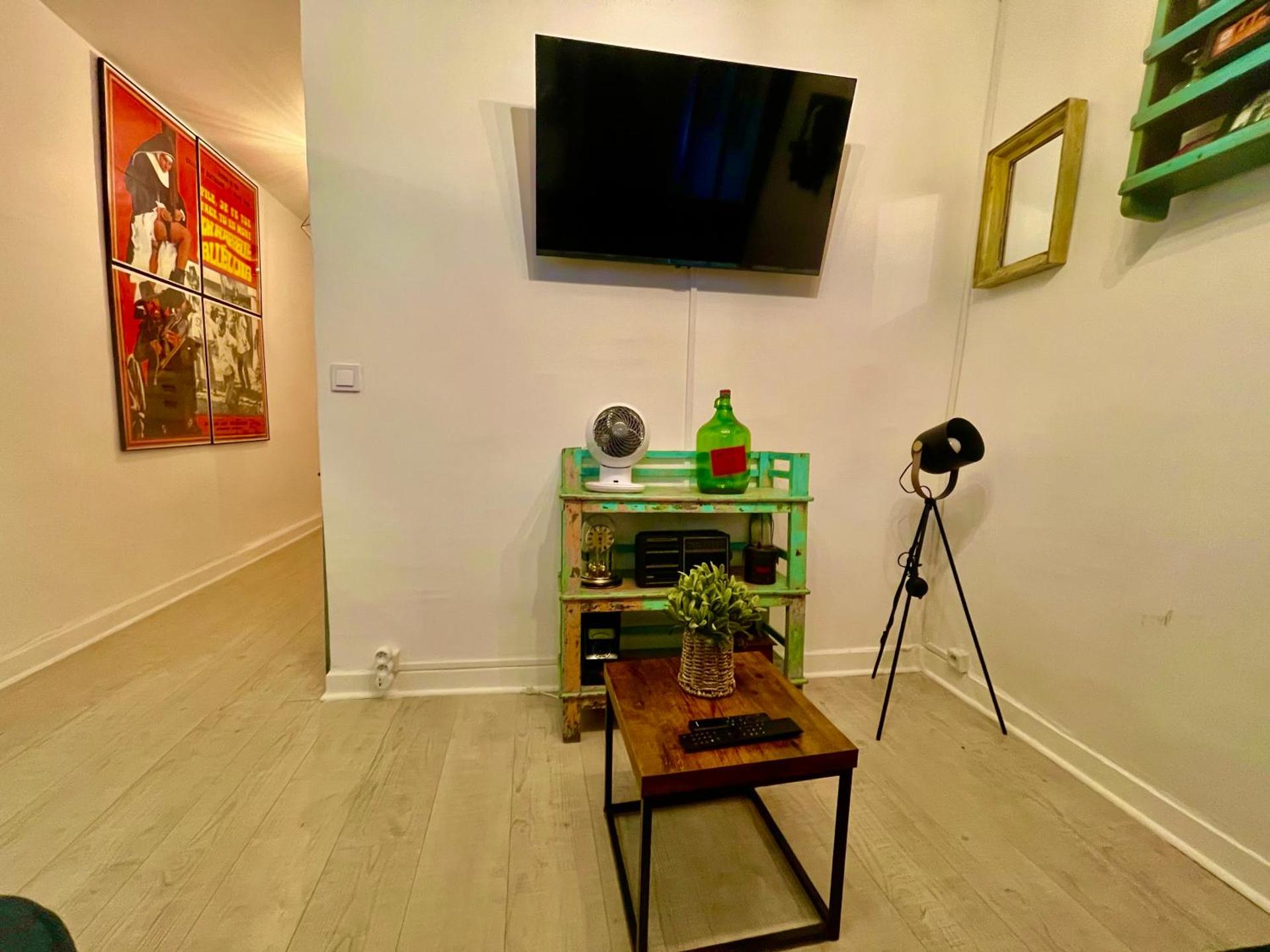 Communal lounge/ TV room