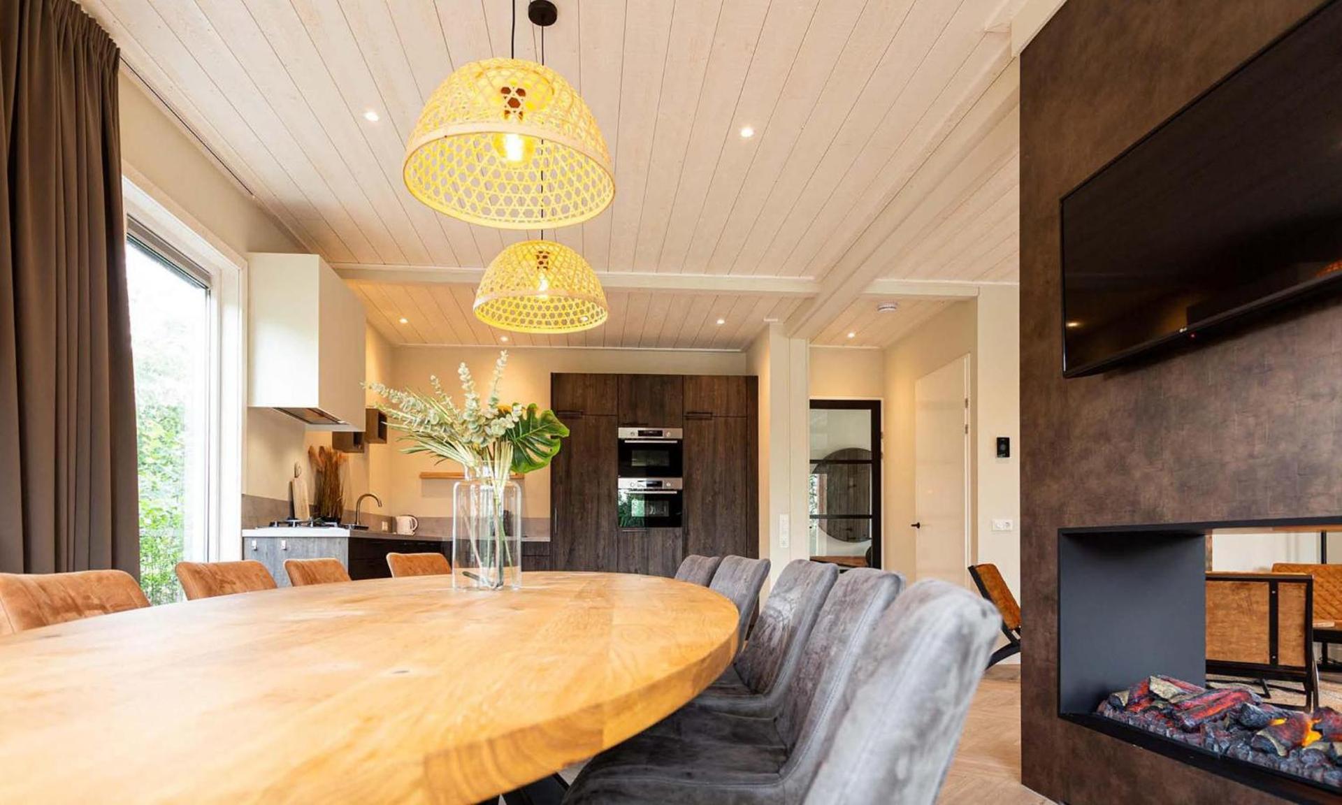 Villa - 10 Person Wellness (Hottub)