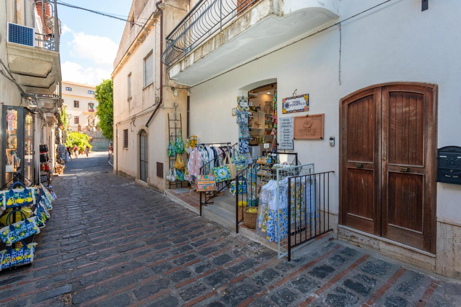 Pentefur Suite Savoca