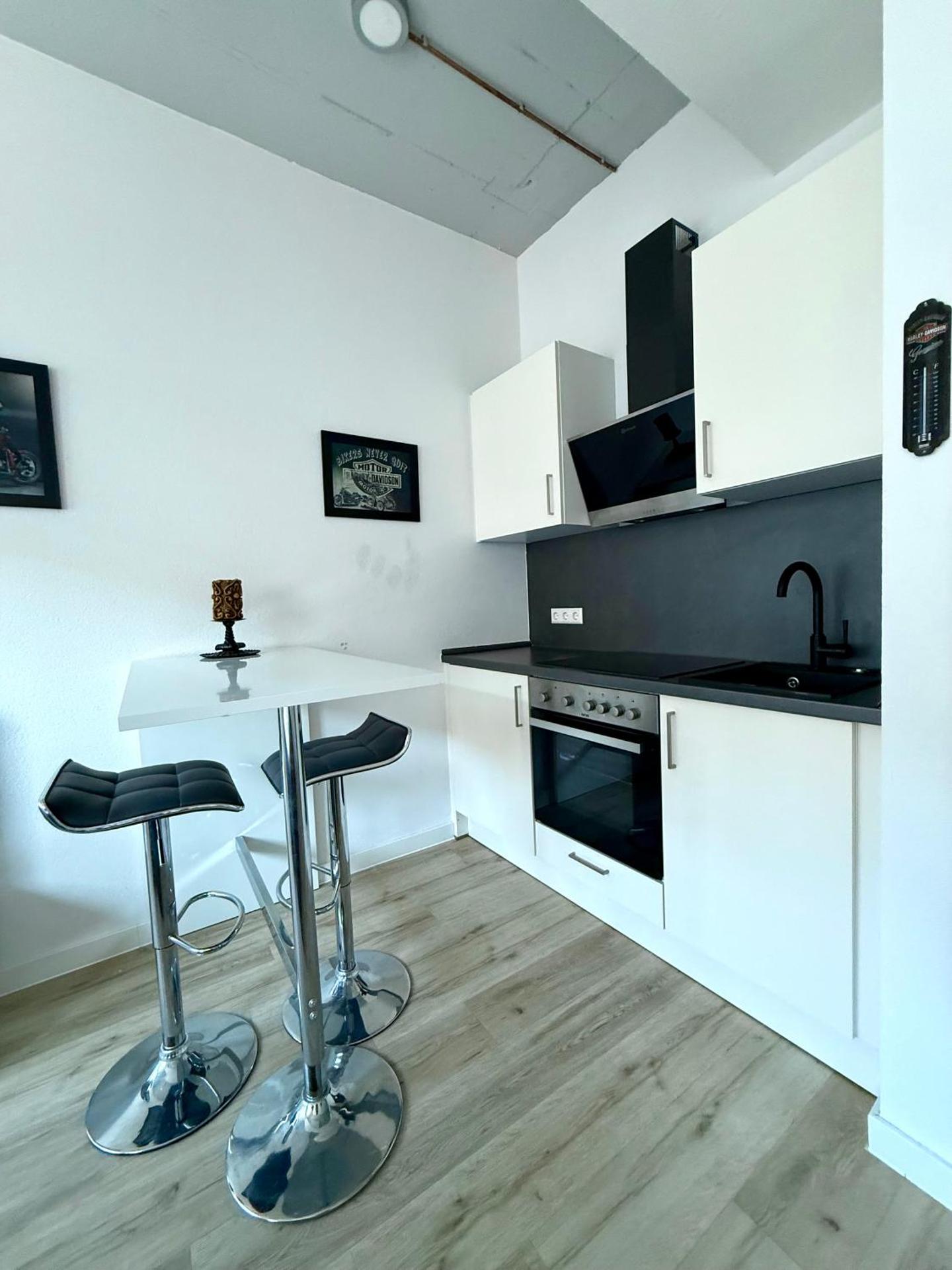 Goldstadt Moto Loft - Urban Studio am Schlössle