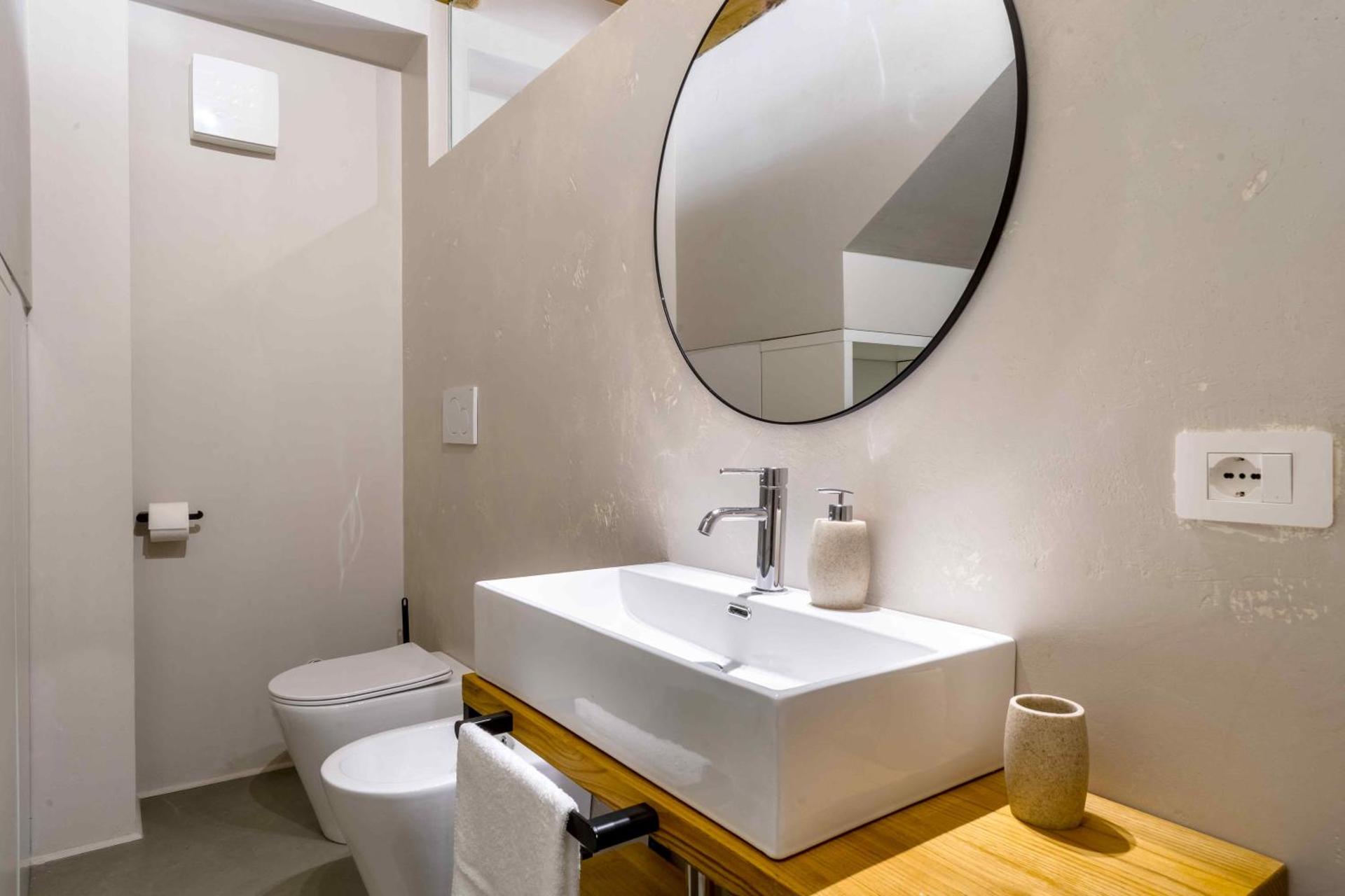 Garden apartment, wifi and private parking