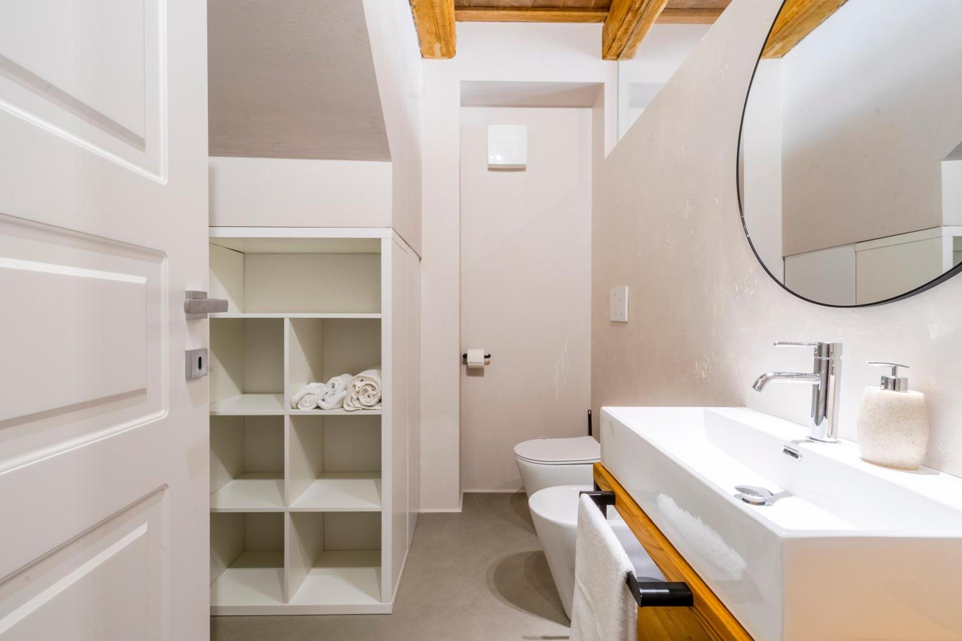 Garden apartment, wifi and private parking