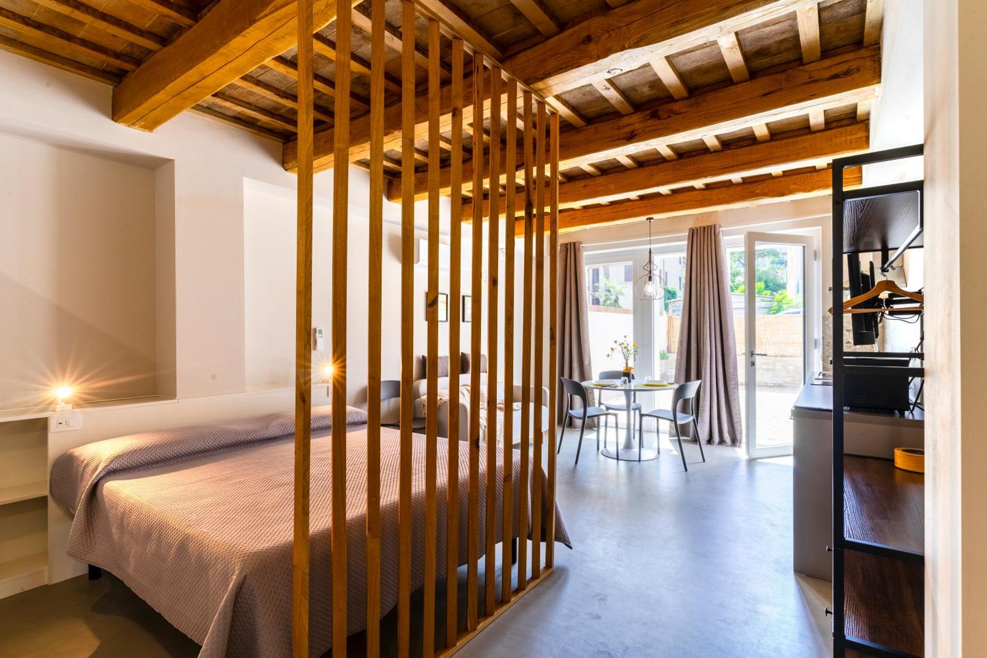 Garden apartment, wifi and private parking