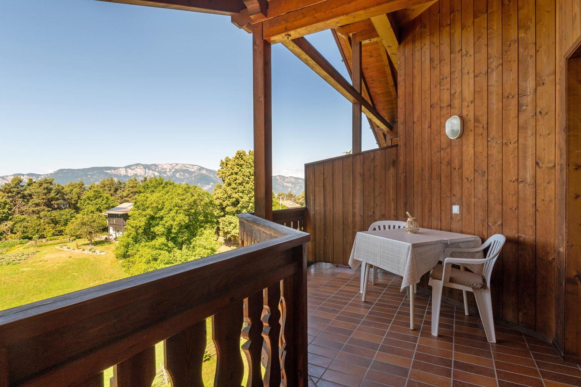 Superior One-Bedroom Apartment