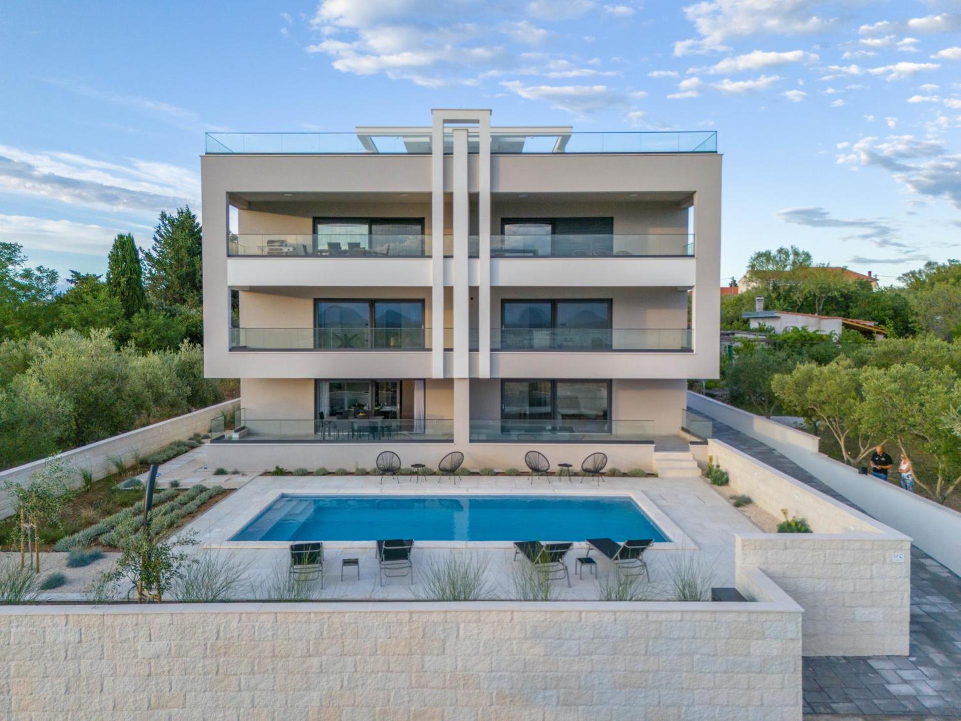 Panoramica apartment w balcony and swimming pool