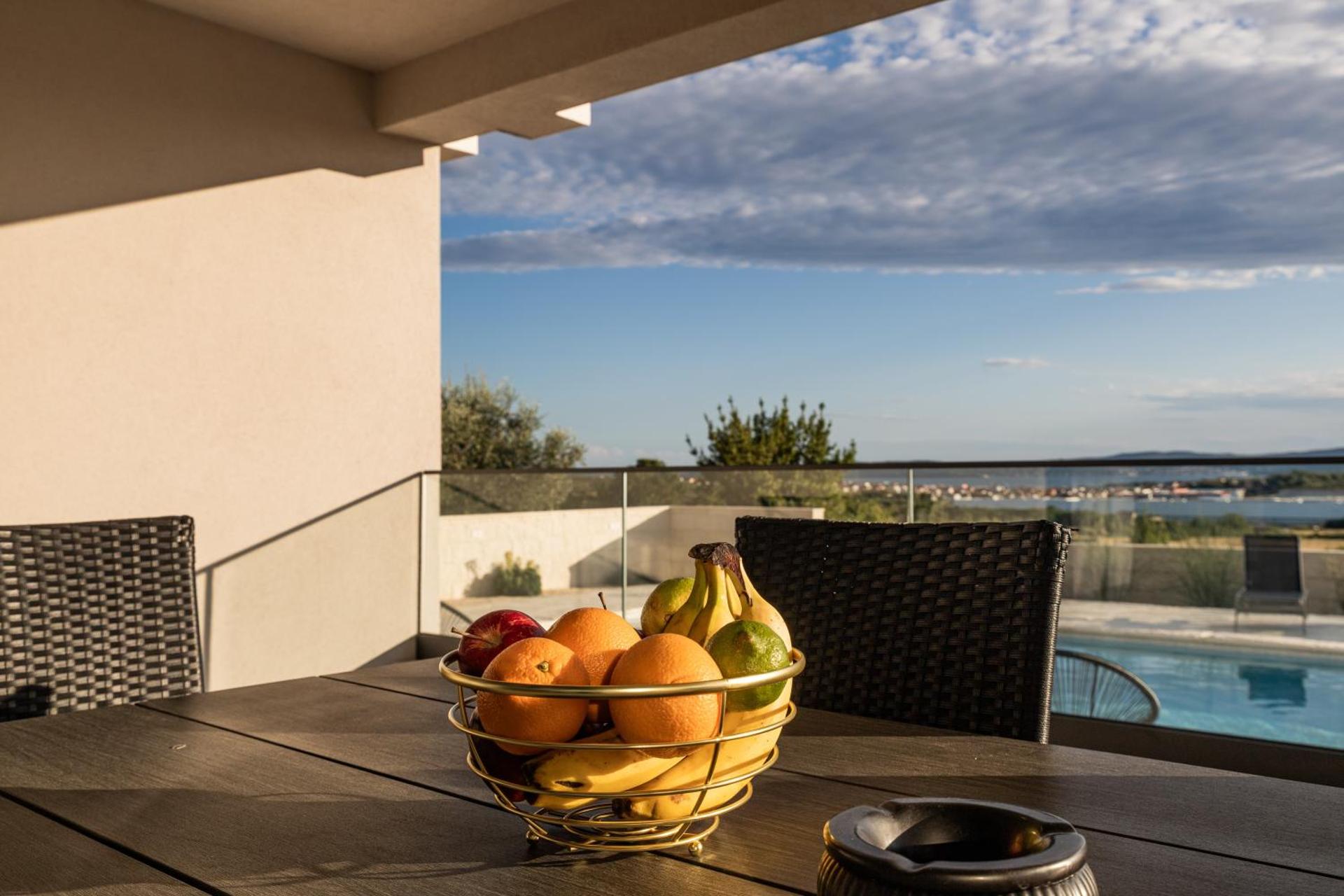 Panoramica apartment w balcony and swimming pool