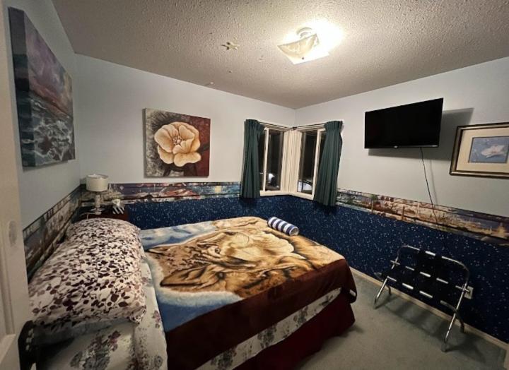The Breakfast Suite with 2 Queen beds in Fraser Valley Getaway R1