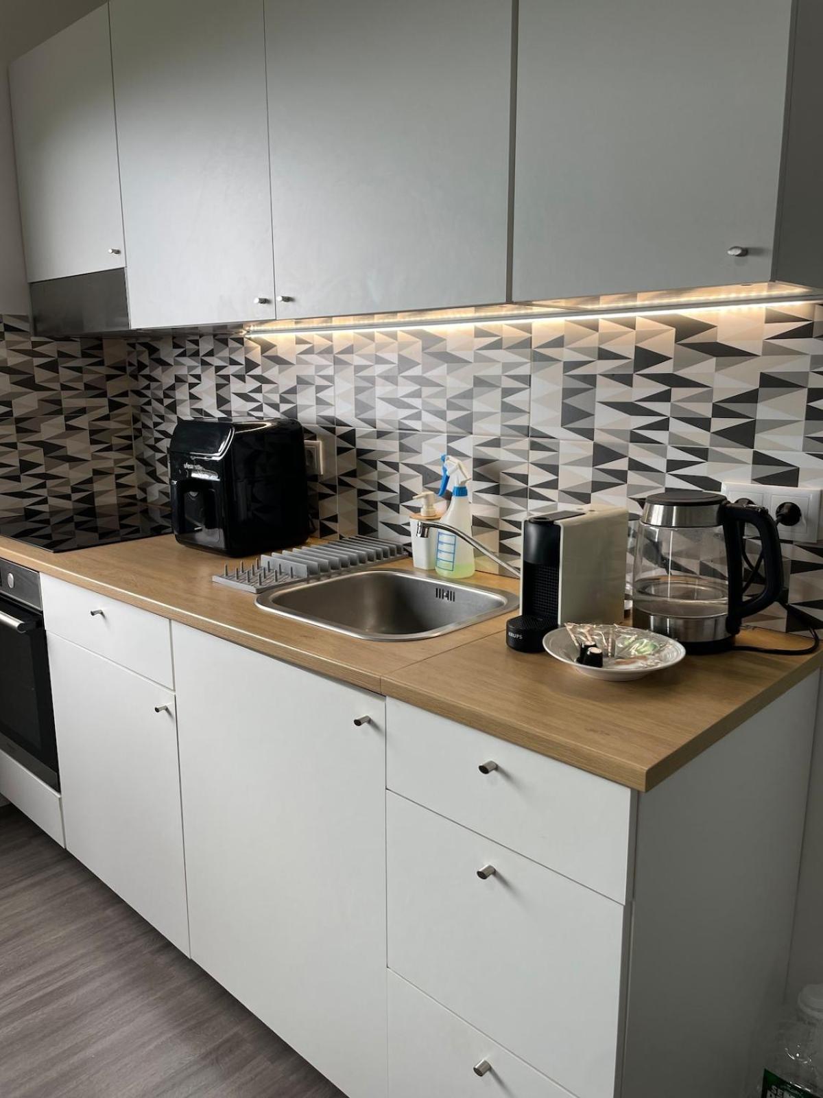 Charming hill view retreat