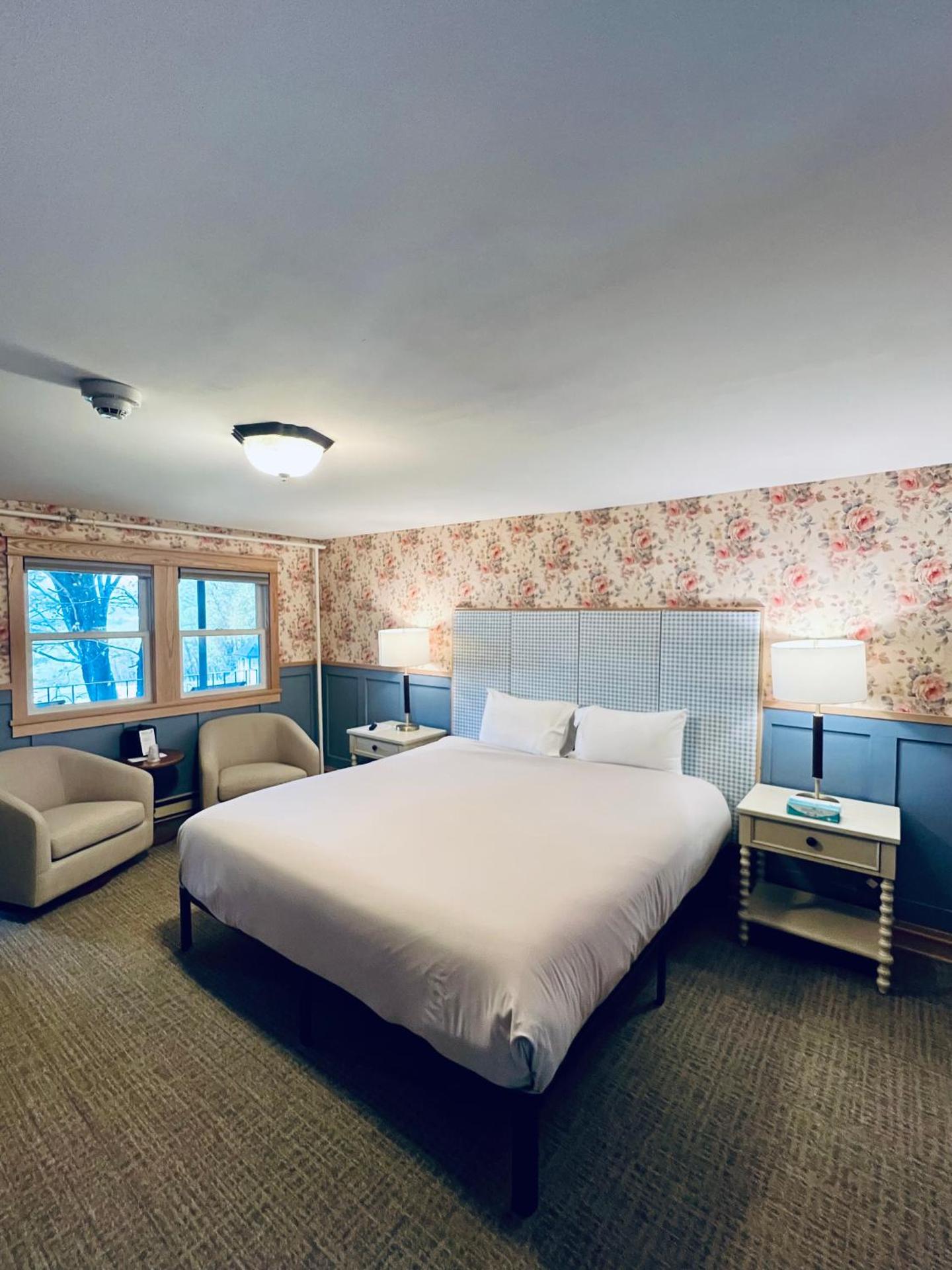 Stonehurst Manor Breakfast & Dinner Included