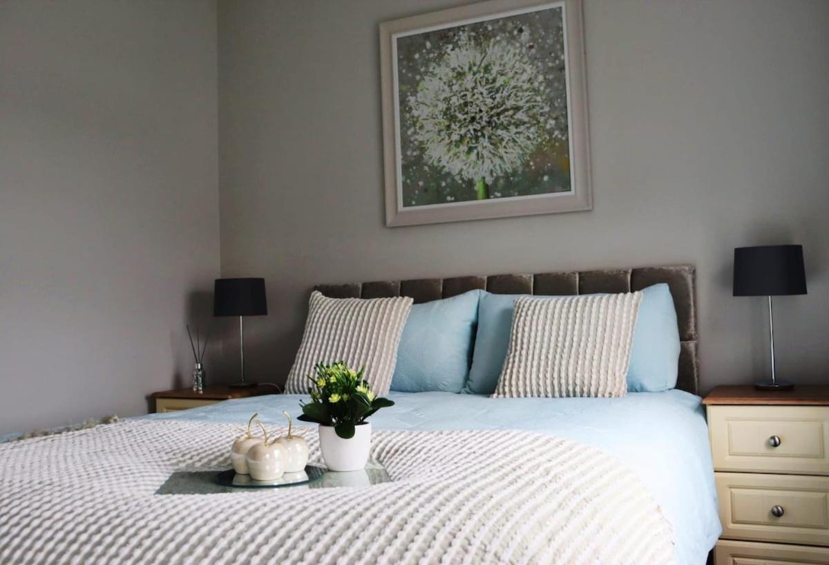 Last-Minute Escape l The Grey Door 2 Bed Cottage Banbridge Parking Private Garden l Nestled Property Management