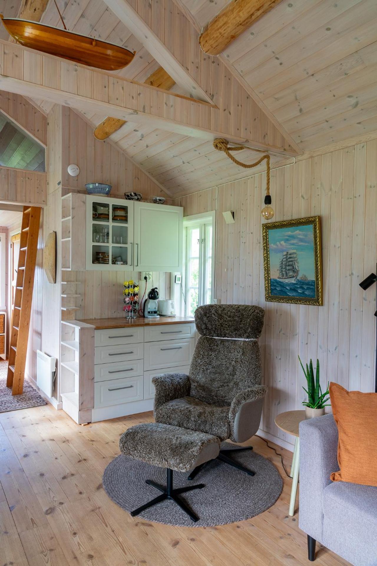 Unstad cabin with seaview