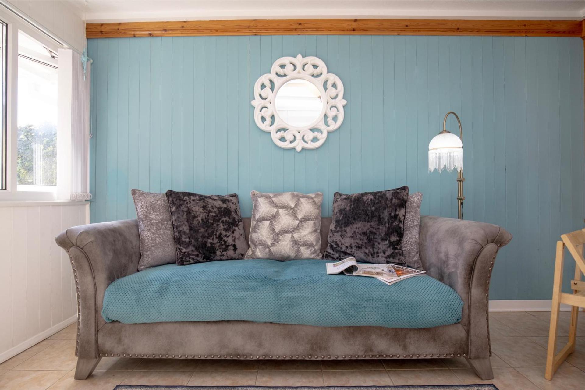 Lucy Lou, charming holiday bungalow in Devon