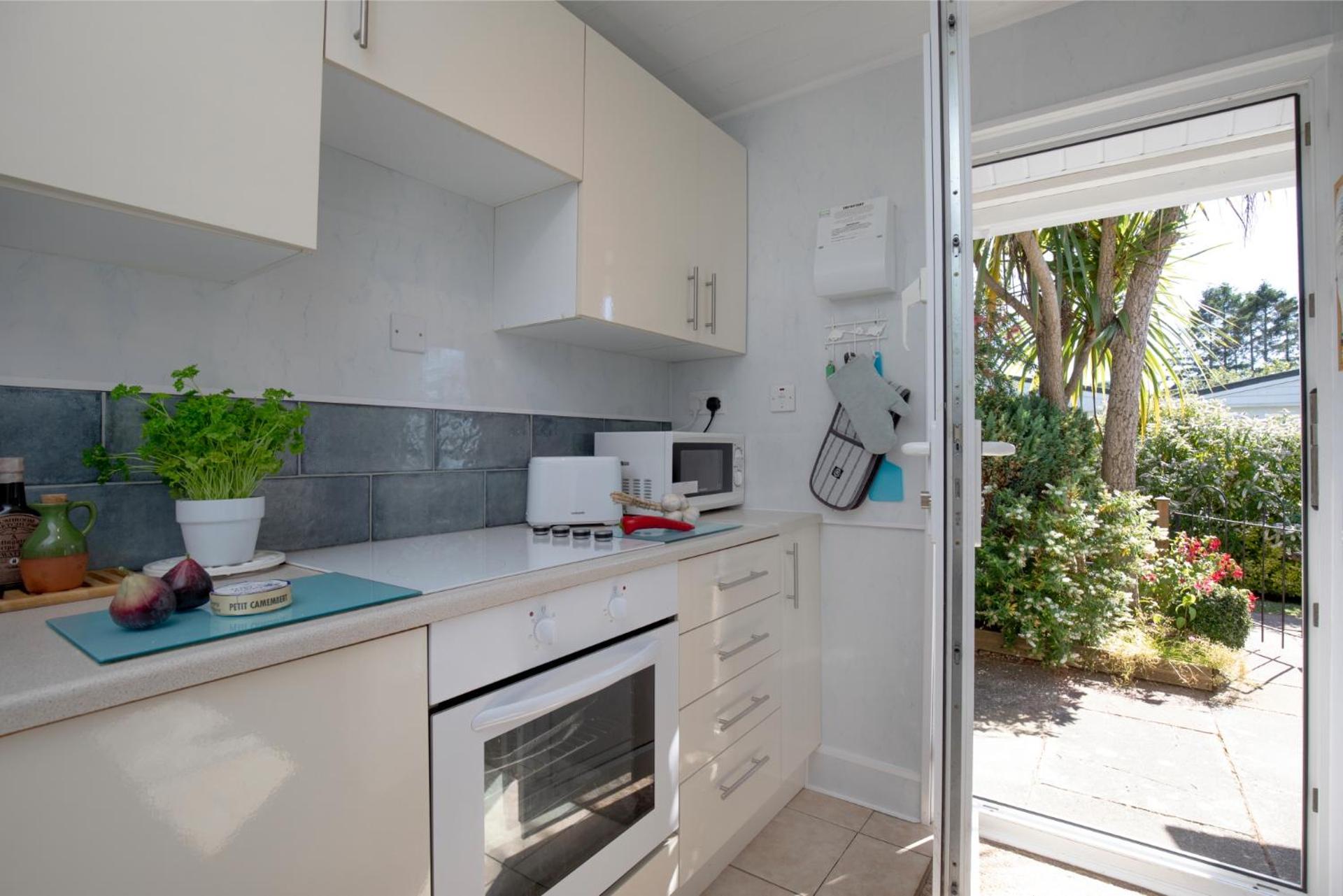 Lucy Lou, charming holiday bungalow in Devon