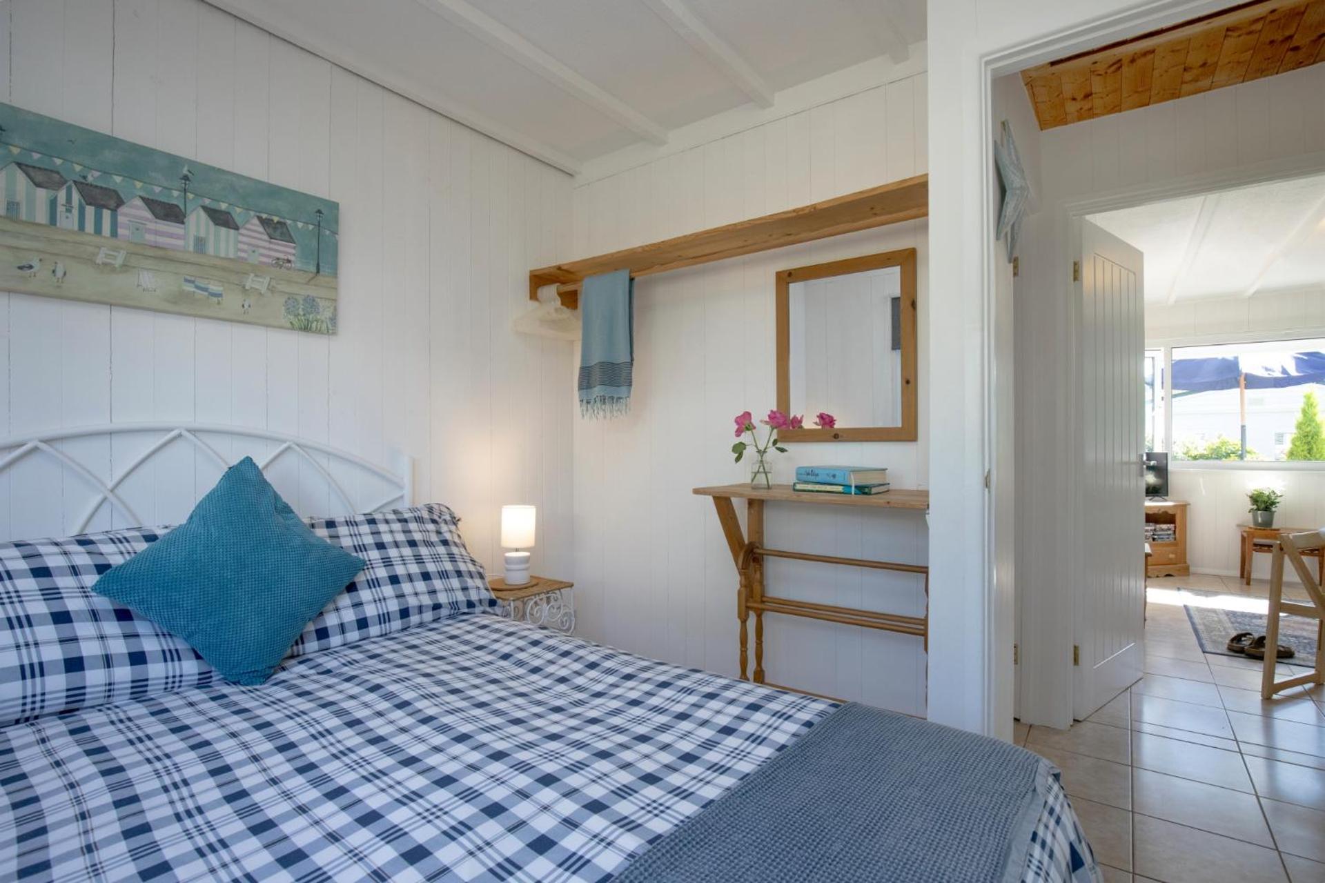 Lucy Lou, charming holiday bungalow in Devon