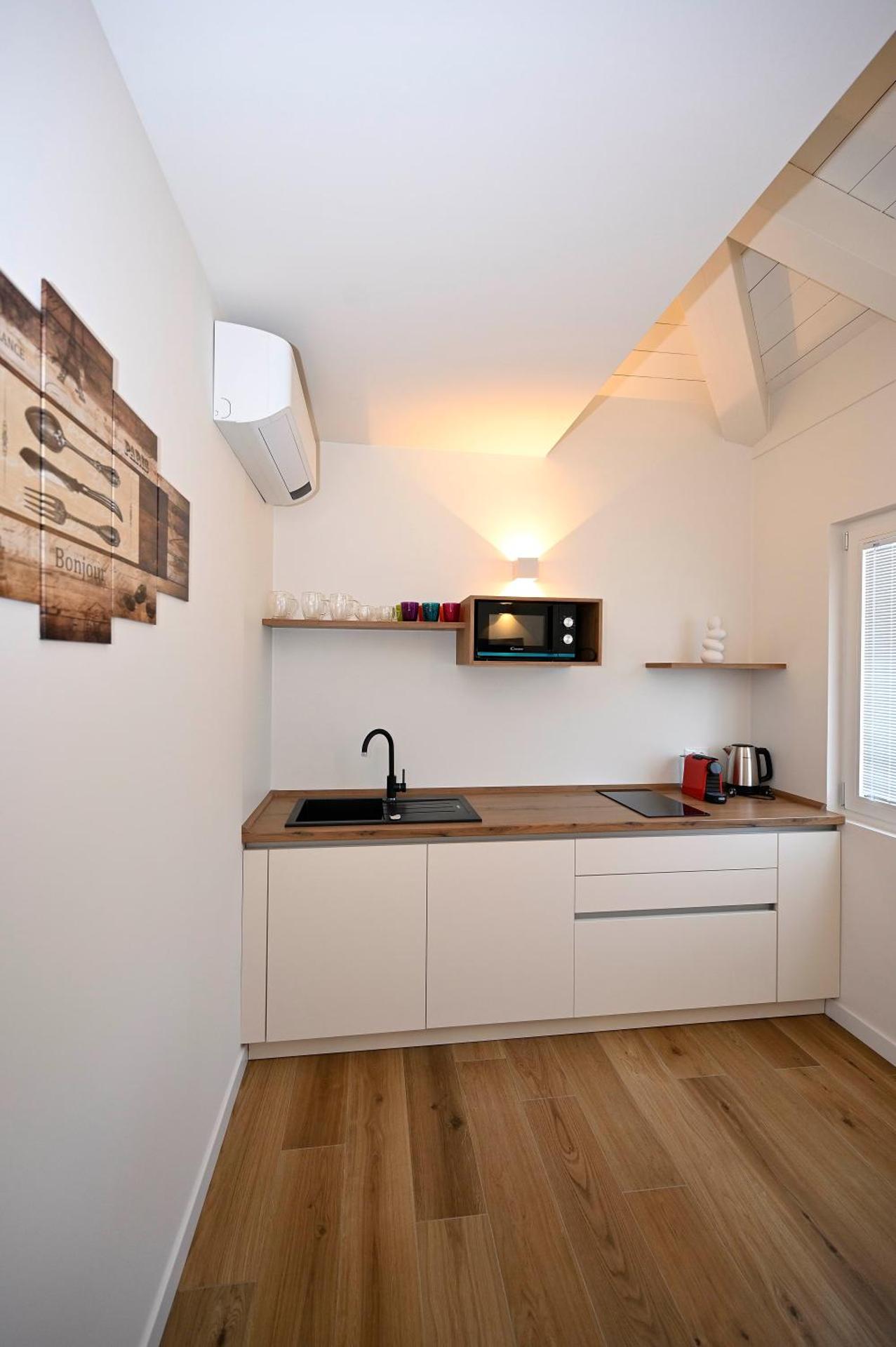 Kitchen or kitchenette