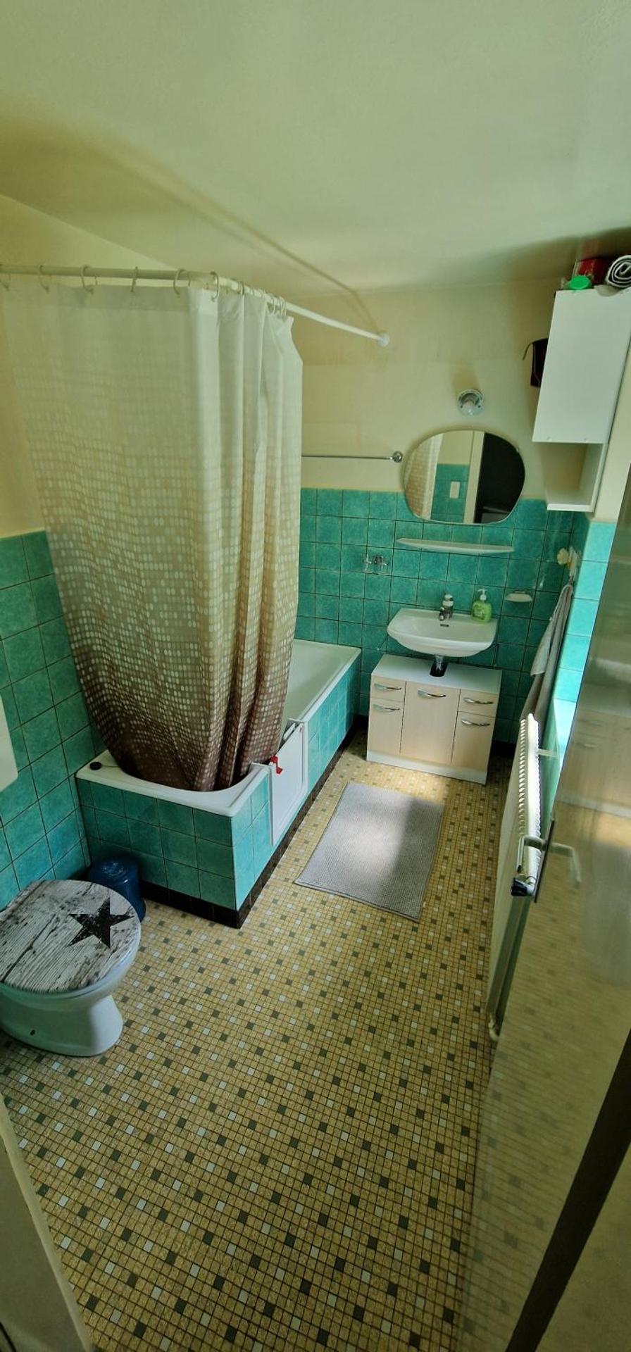 Maison vis-à-vis du lac